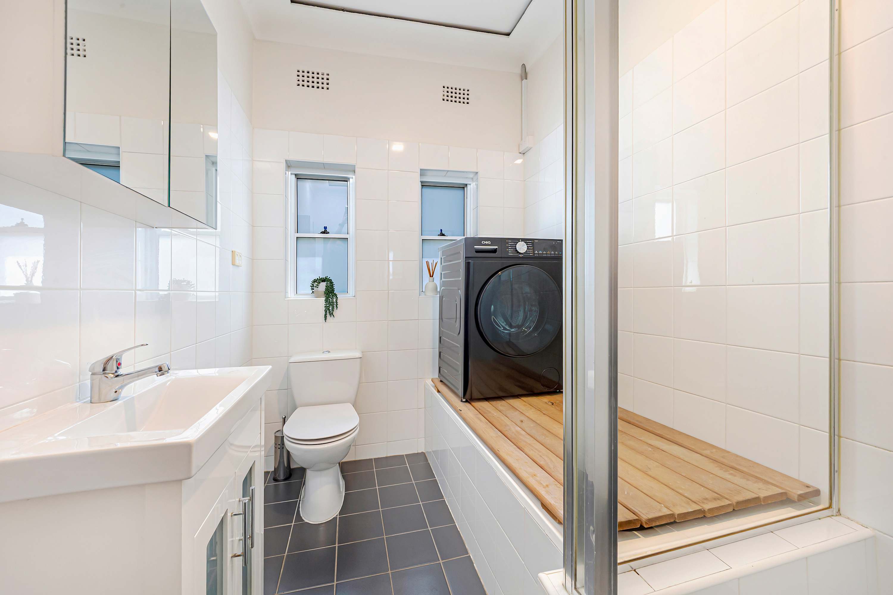 Furnished 2 Bedroom Apartment in Earlwood