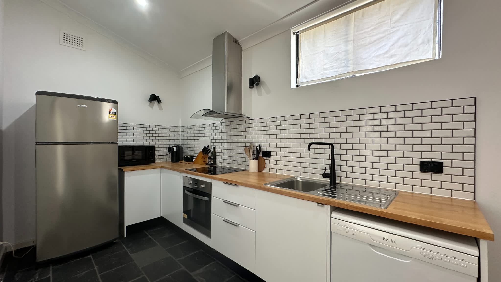 Furnished 2 Bedroom Apartment in Petersham