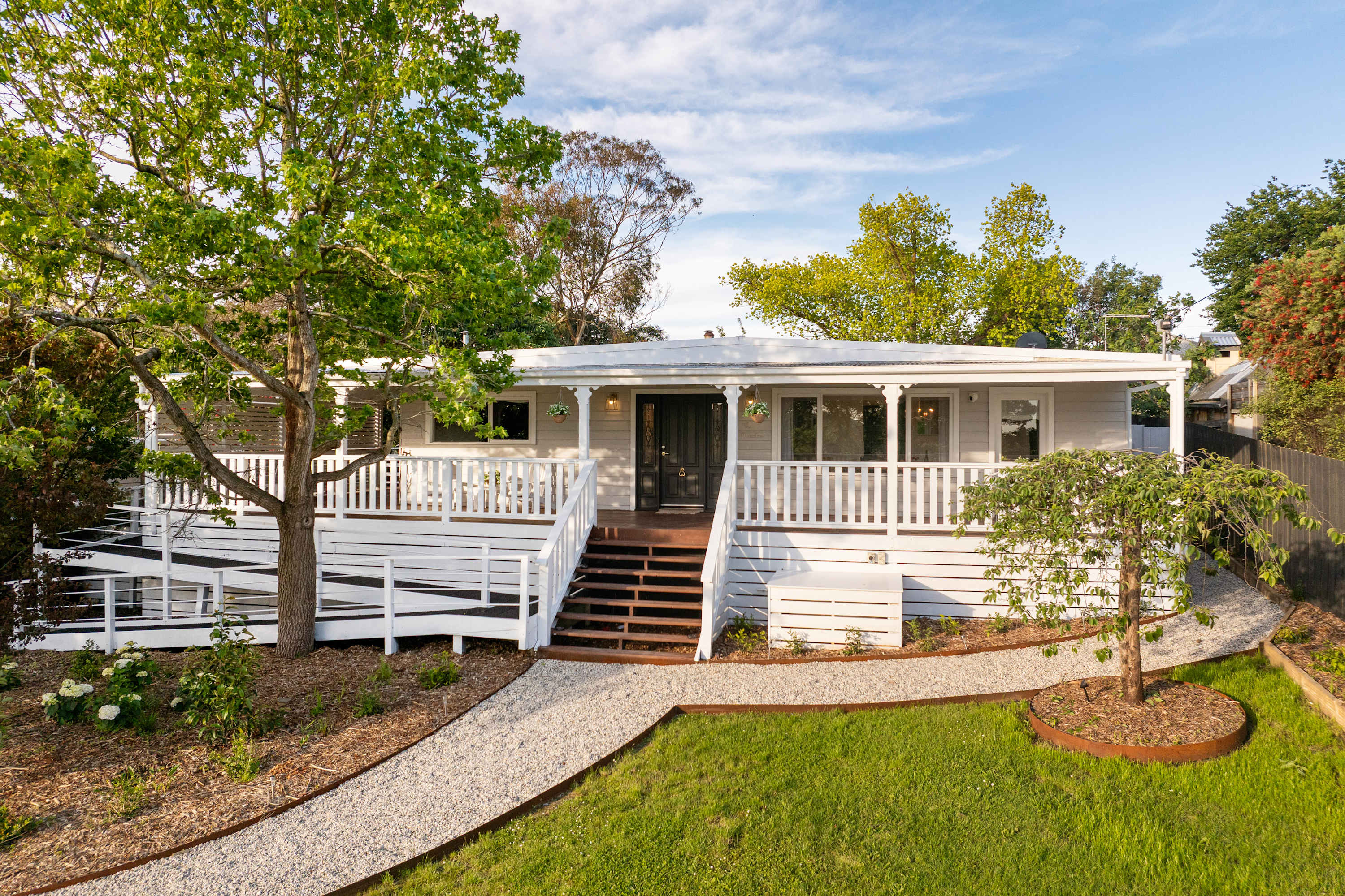 Furnished 6 Bedroom House in Yarra Glen