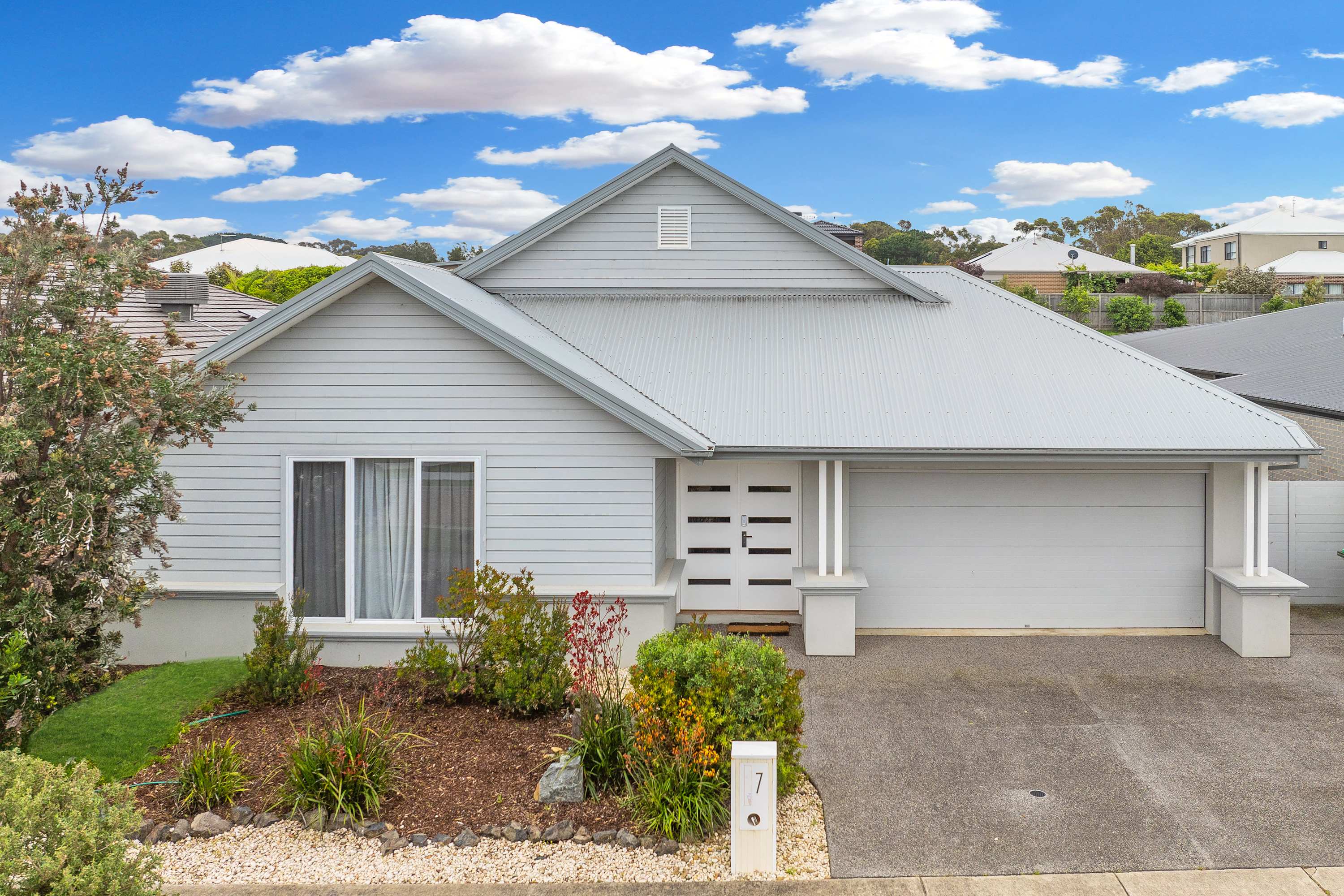 Furnished 5 Bedroom House in Inverloch