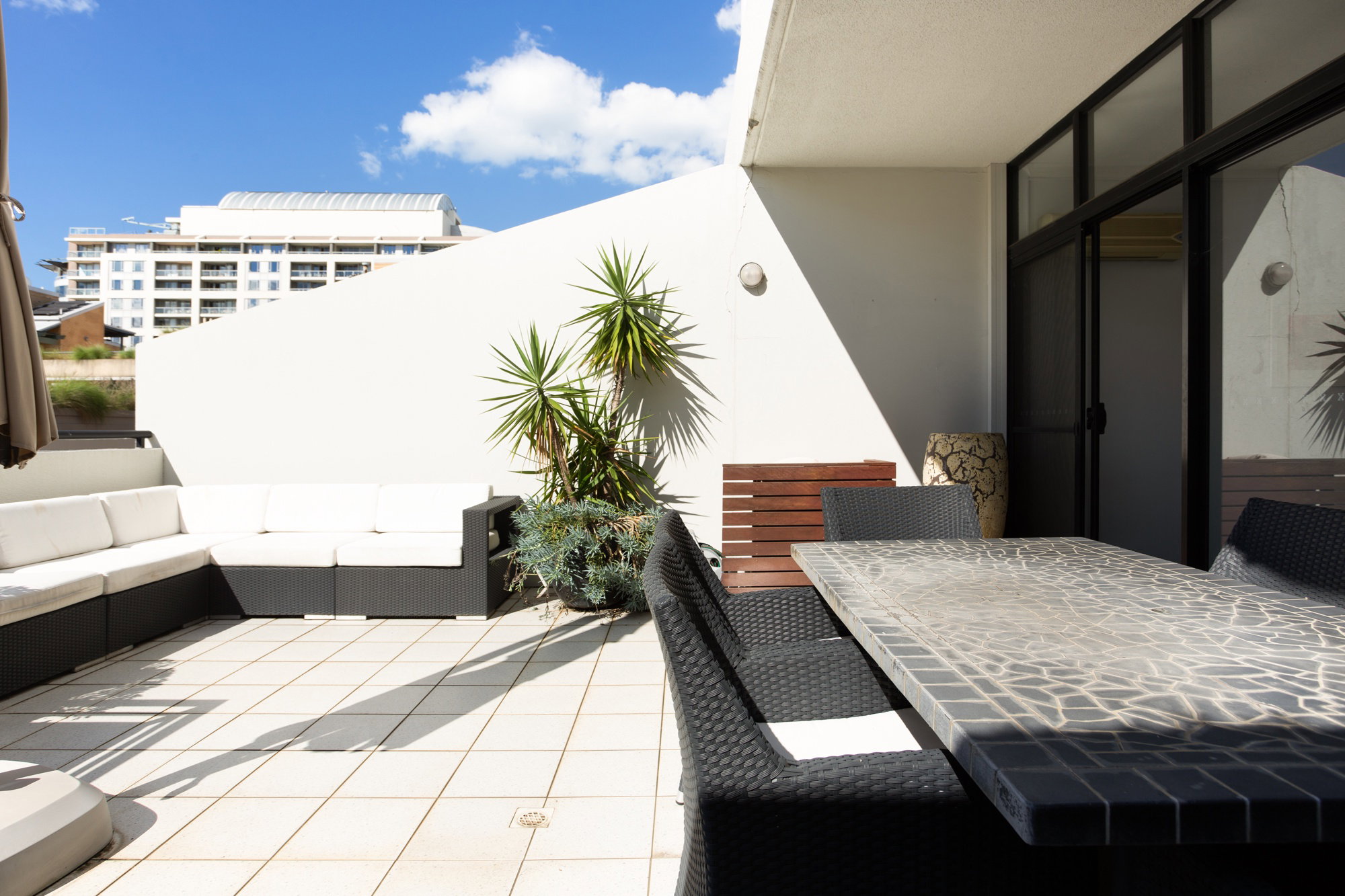 Furnished 2 Bedroom Apartment in Pyrmont