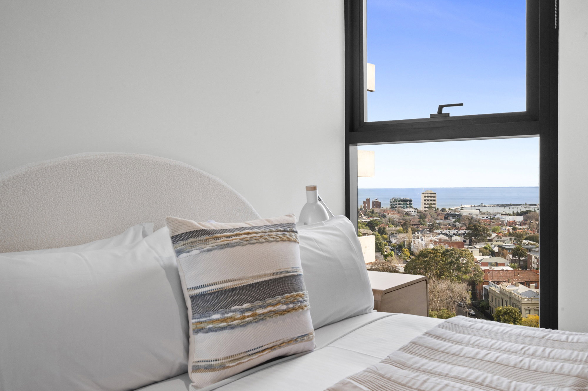 Furnished 2 Bedroom Apartment in St Kilda