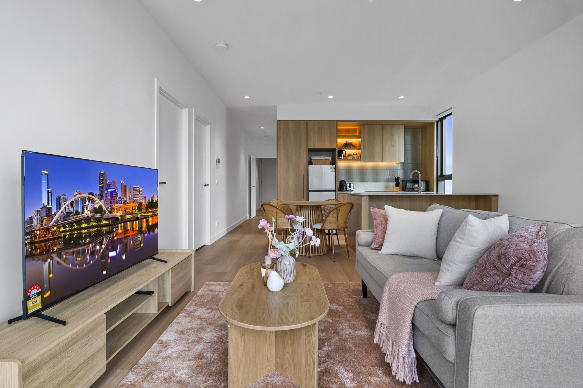 Furnished 2 Bedroom Apartment in St Kilda