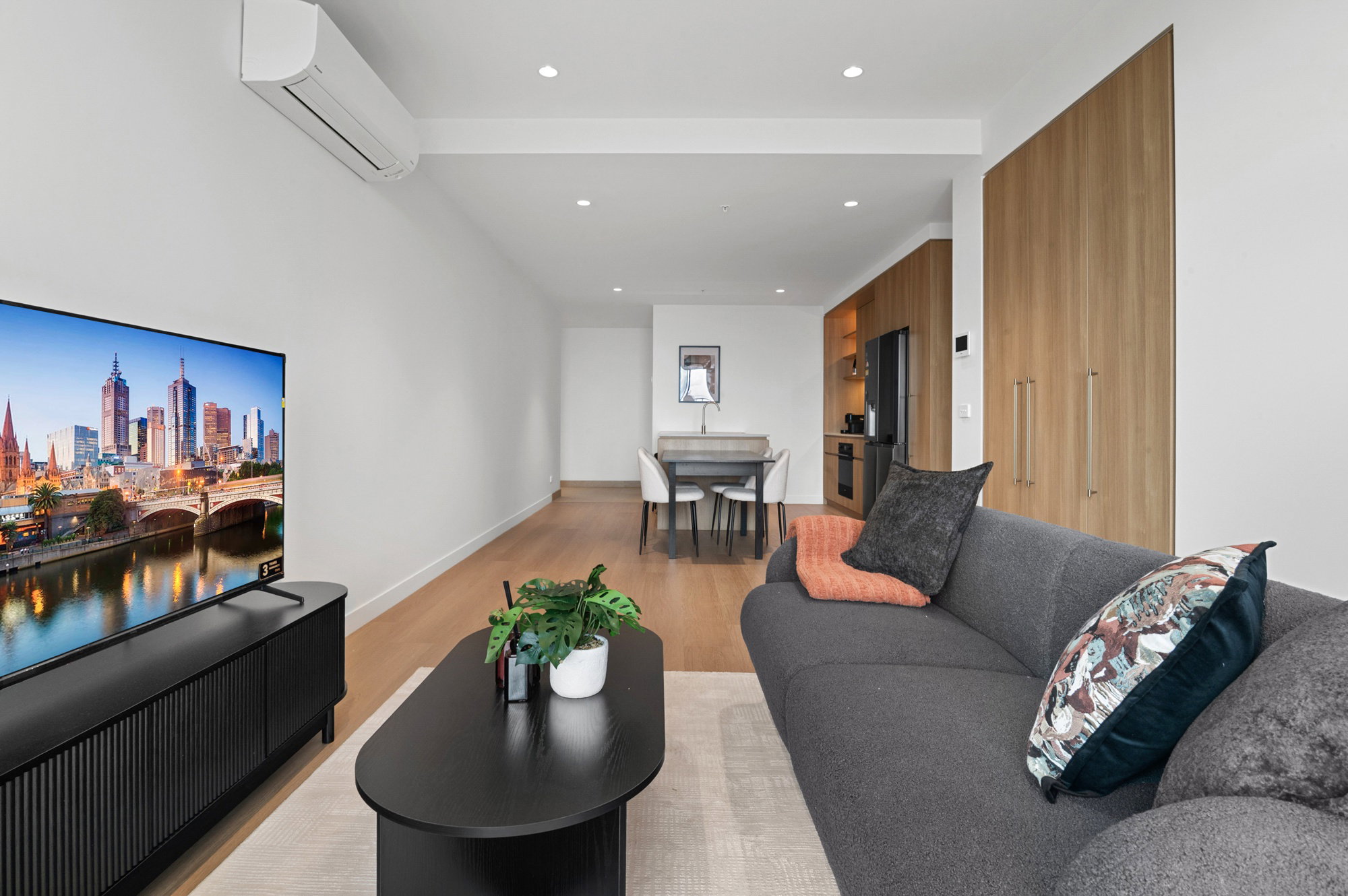 Furnished 3 Bedroom Apartment in St Kilda