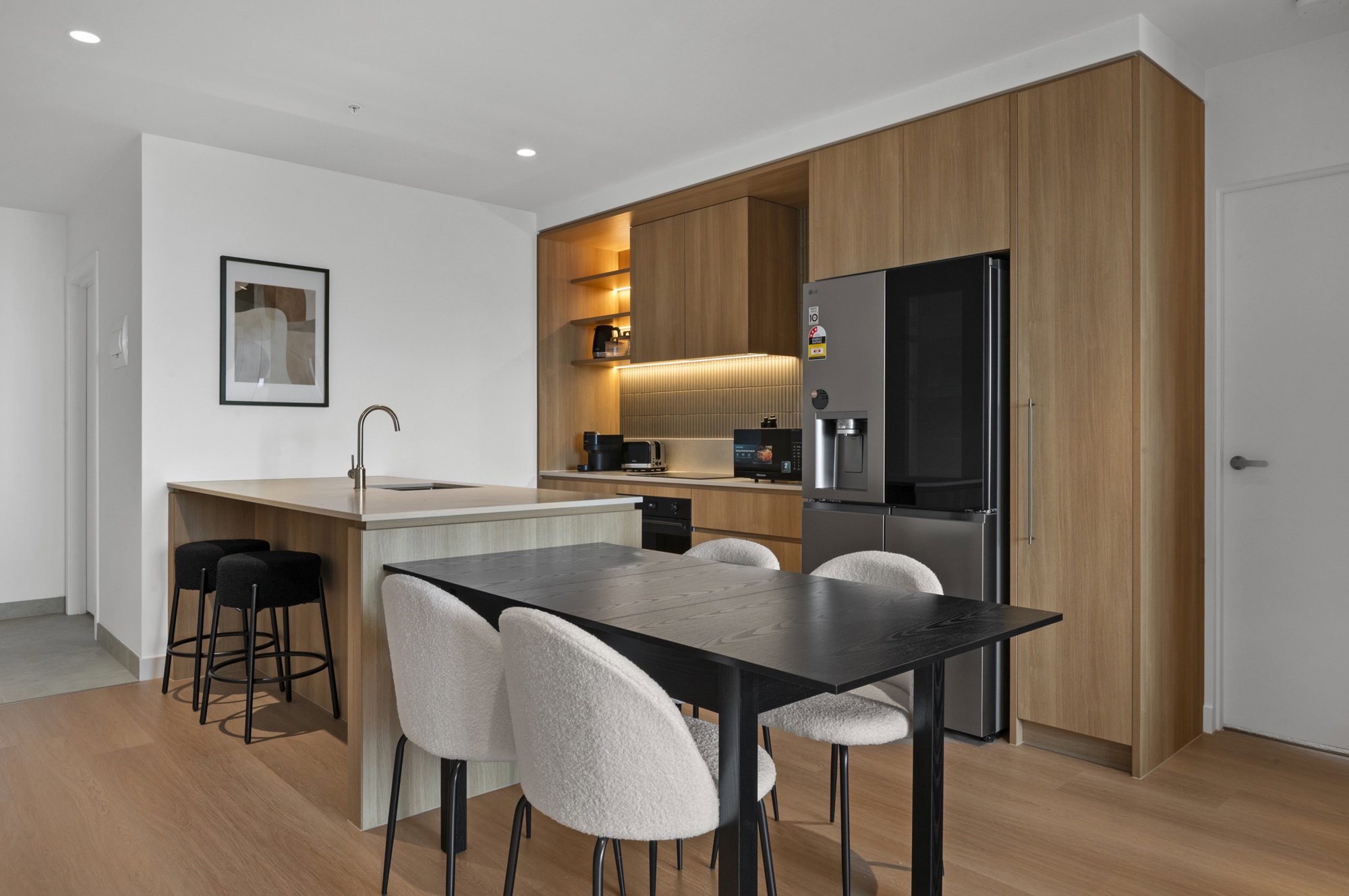 Furnished 3 Bedroom Apartment in St Kilda