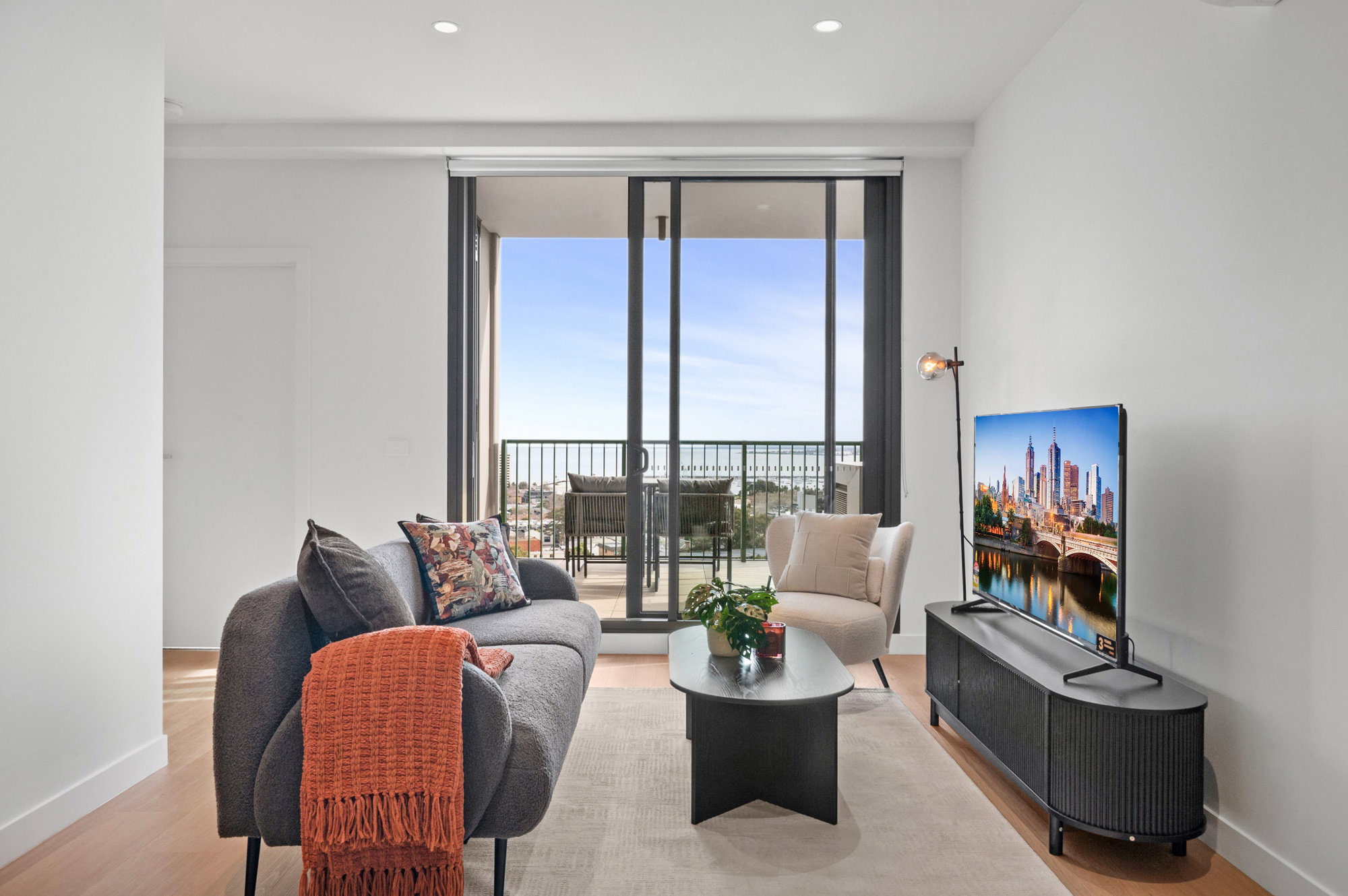 Furnished 3 Bedroom Apartment in St Kilda