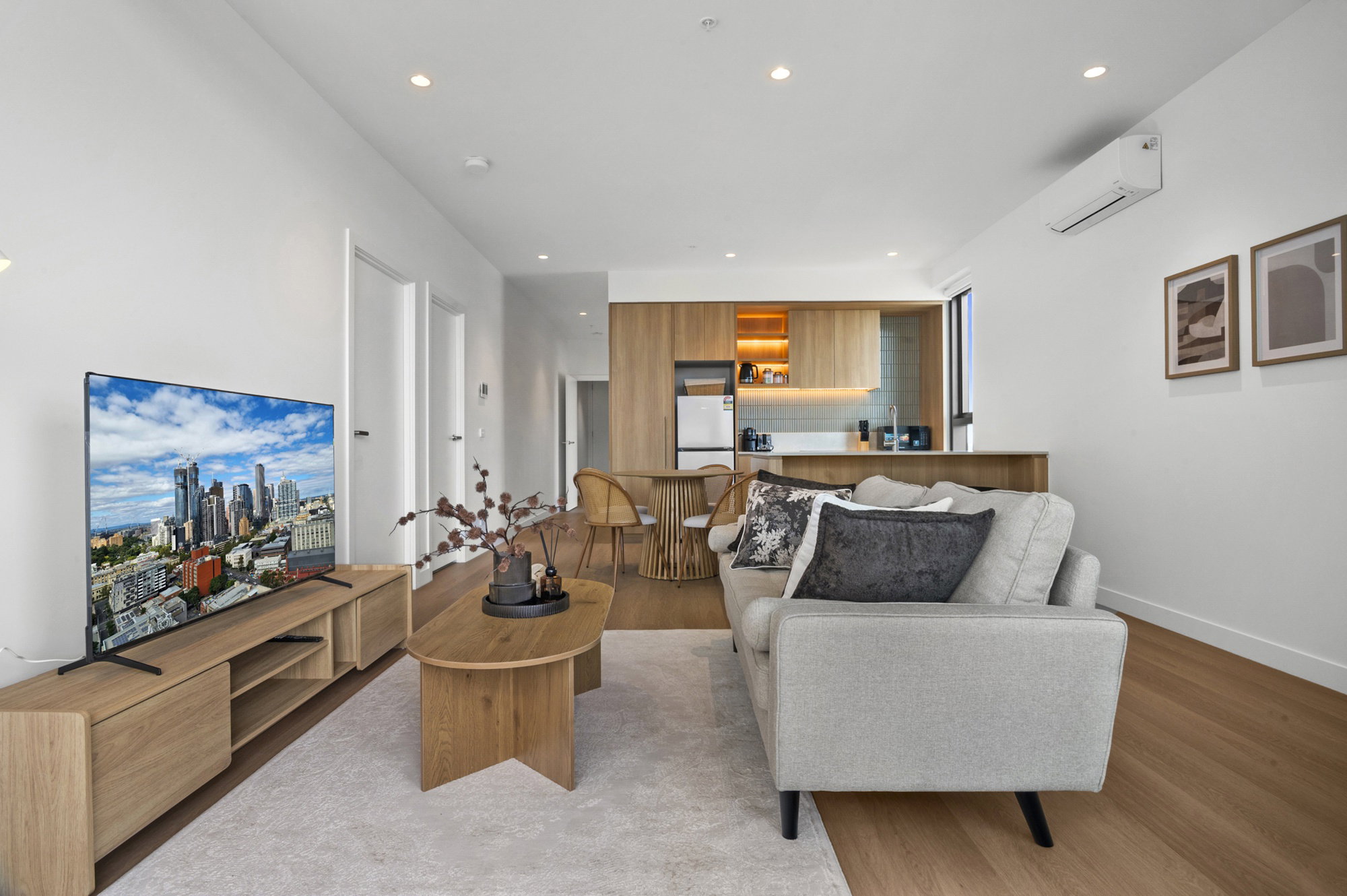 Furnished 2 Bedroom Apartment in St Kilda