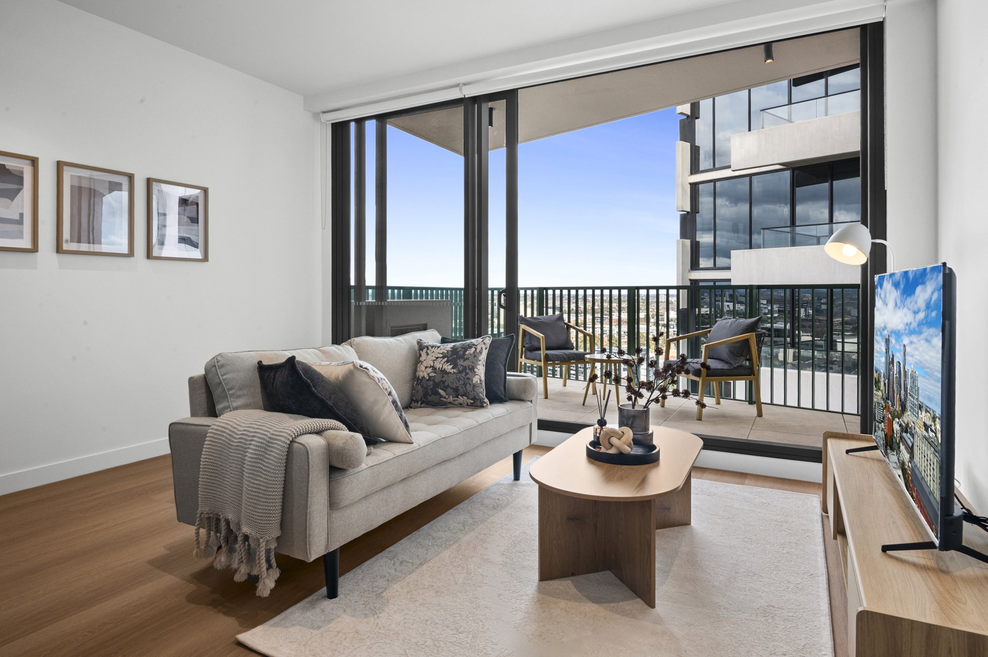 Furnished 2 Bedroom Apartment in St Kilda