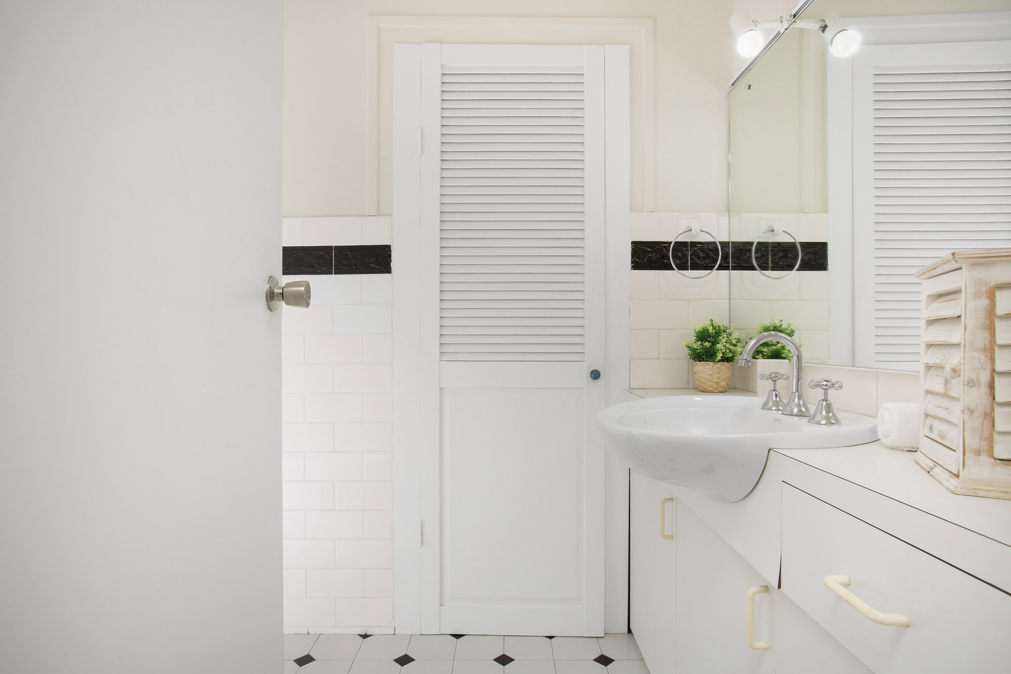 Furnished 2 Bedroom House in Annandale