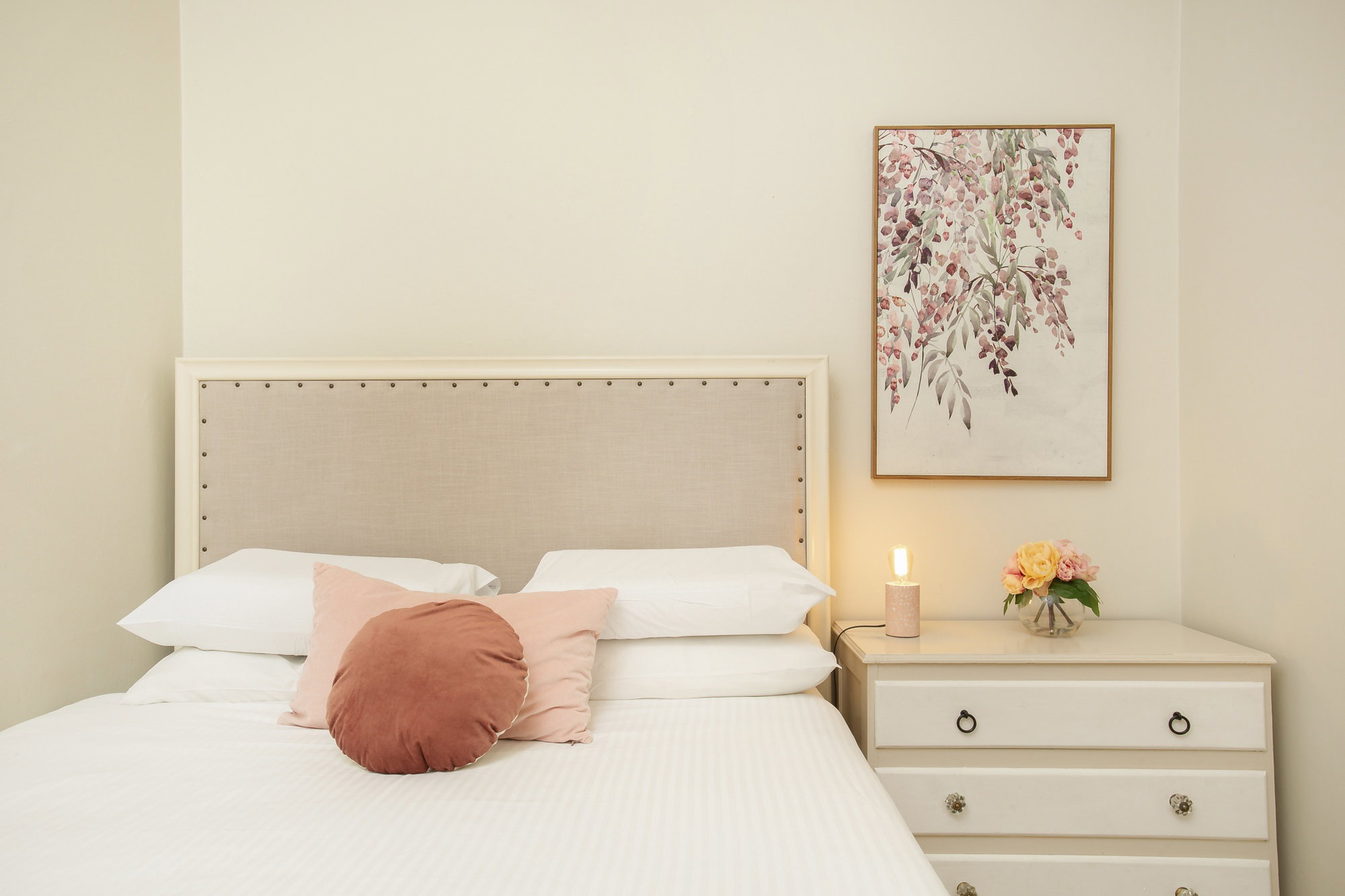Furnished 2 Bedroom House in Annandale