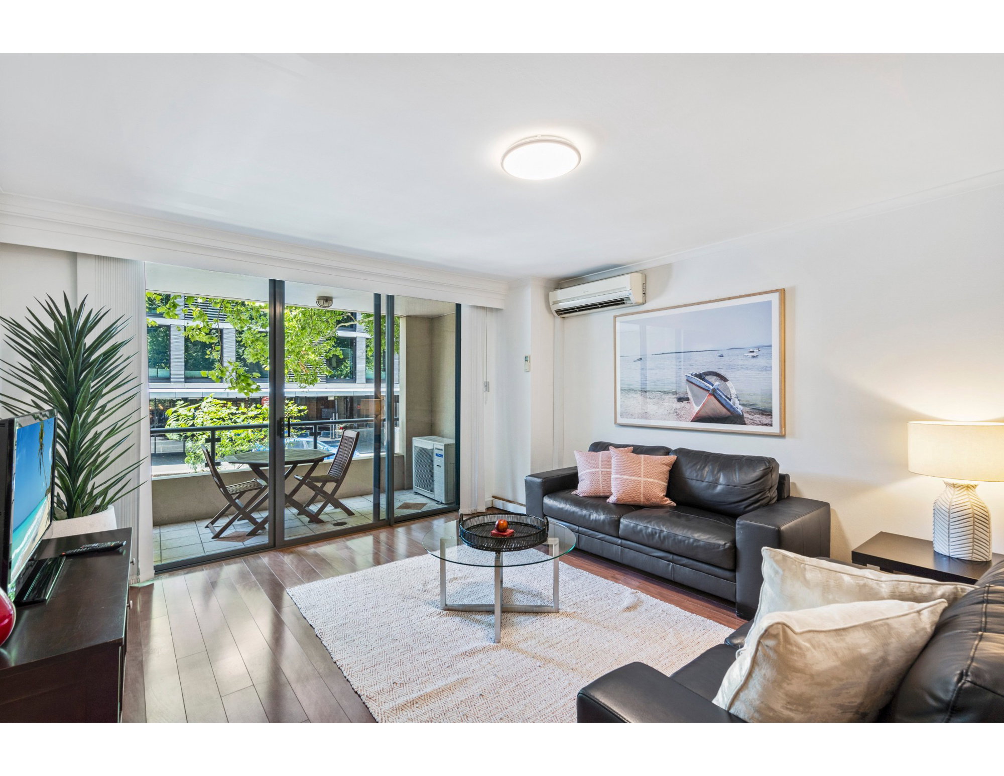 Furnished 2 Bedroom Apartment in Pyrmont