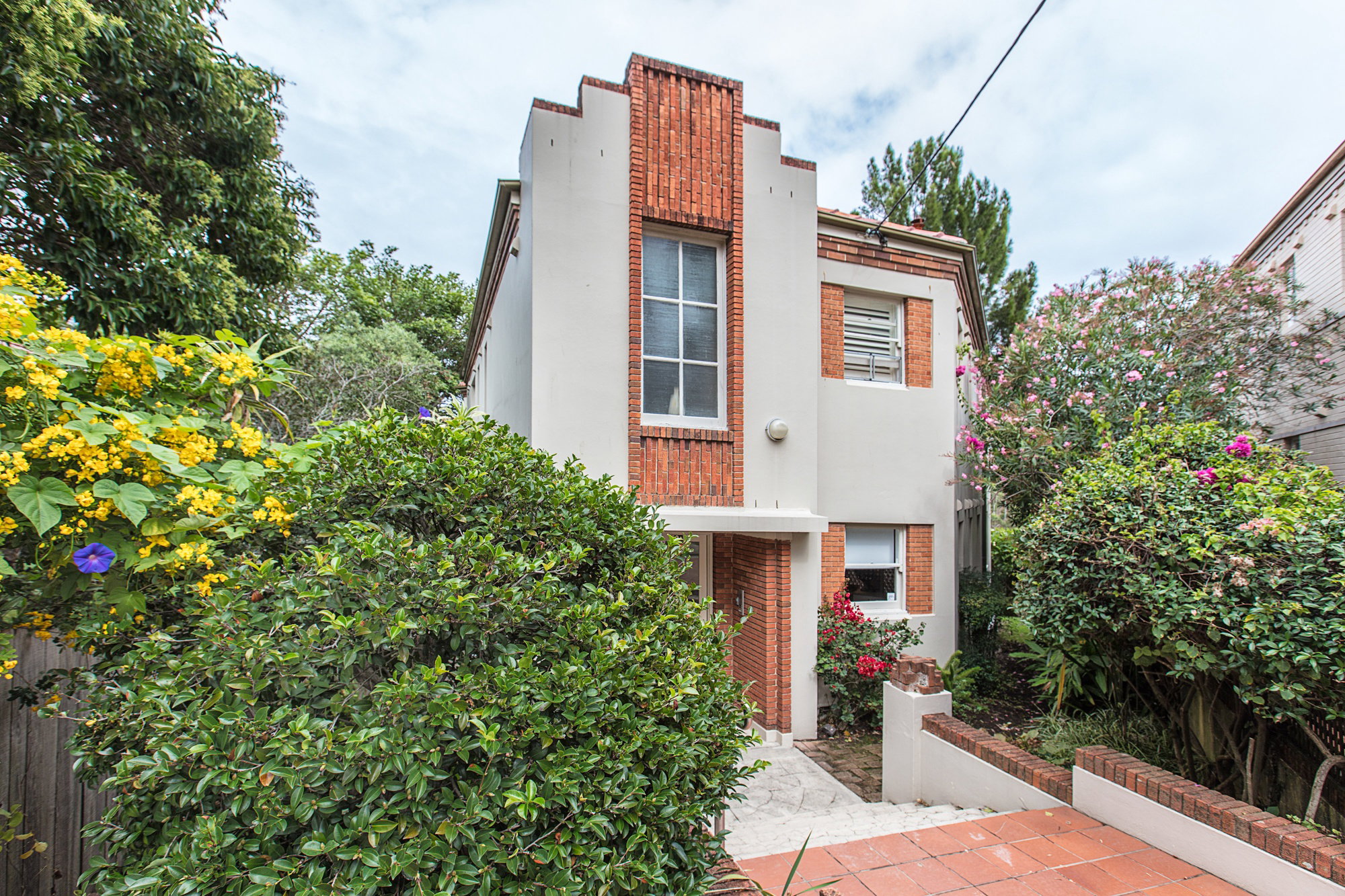 Furnished 2 Bedroom Apartment in Neutral Bay