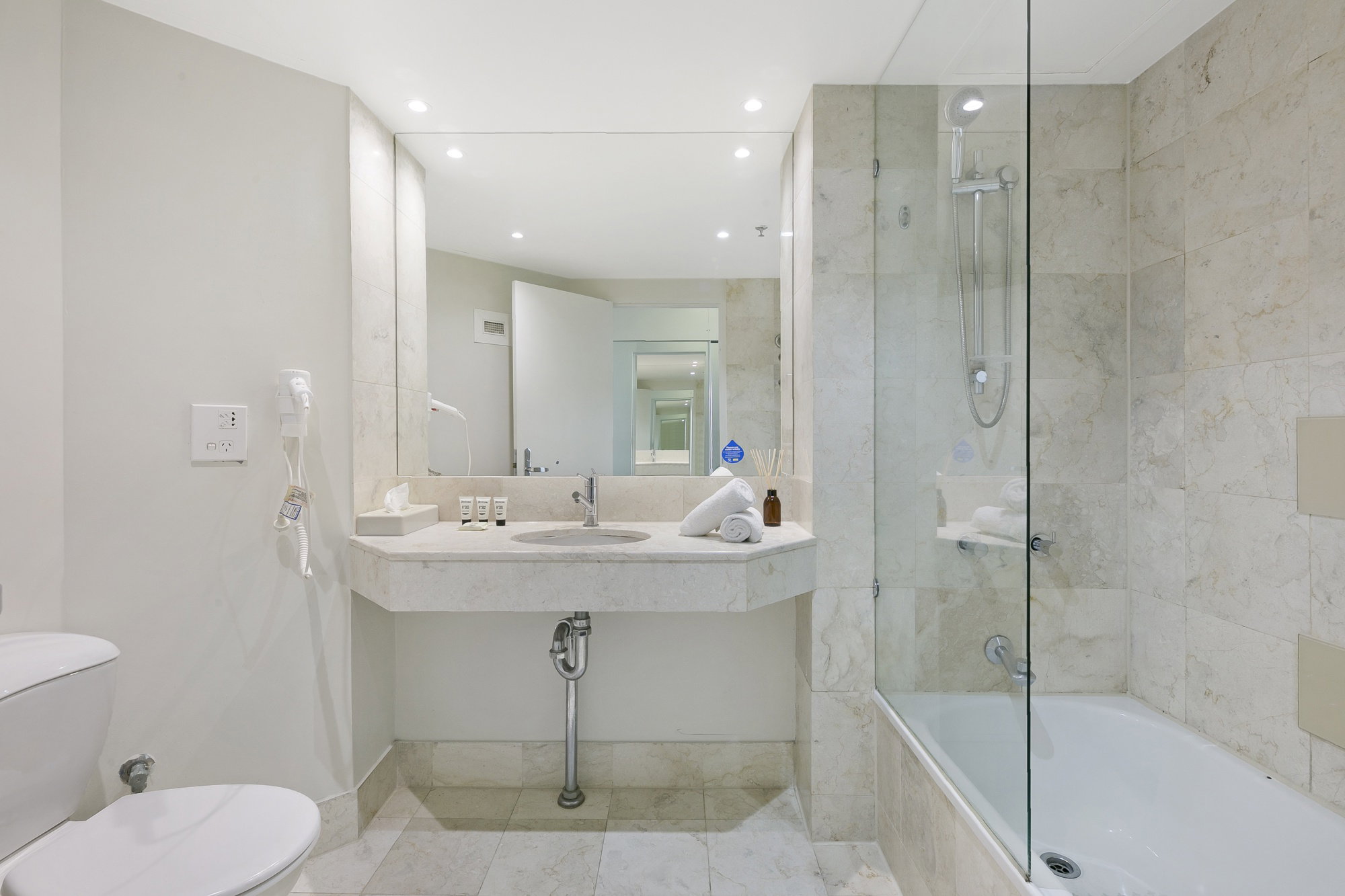 Furnished 1 Bedroom Rental in Surfers Paradise