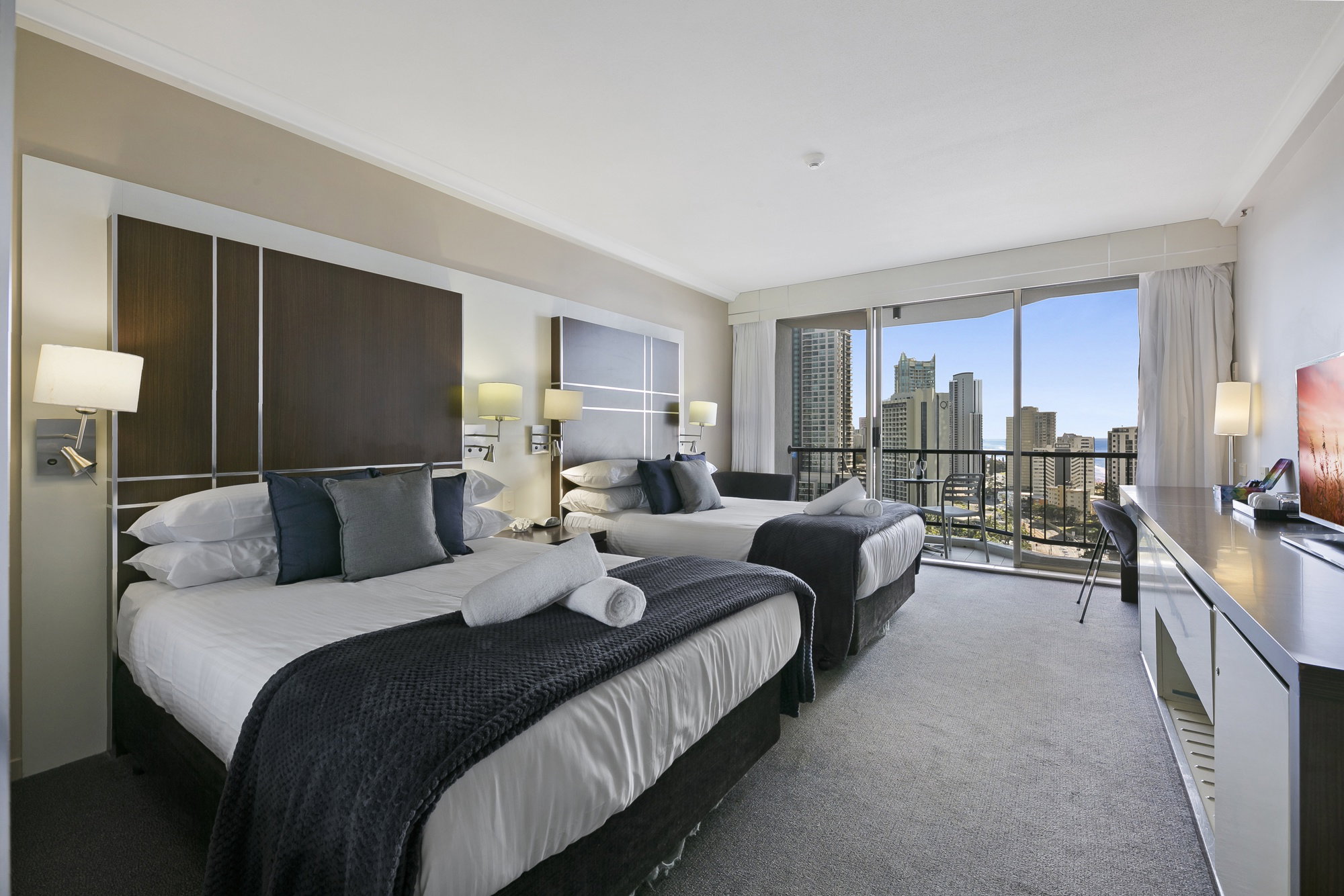 Furnished 1 Bedroom Rental in Surfers Paradise