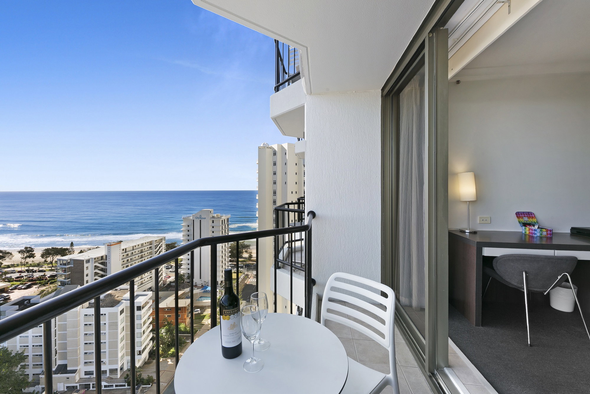 Furnished 1 Bedroom Rental in Surfers Paradise