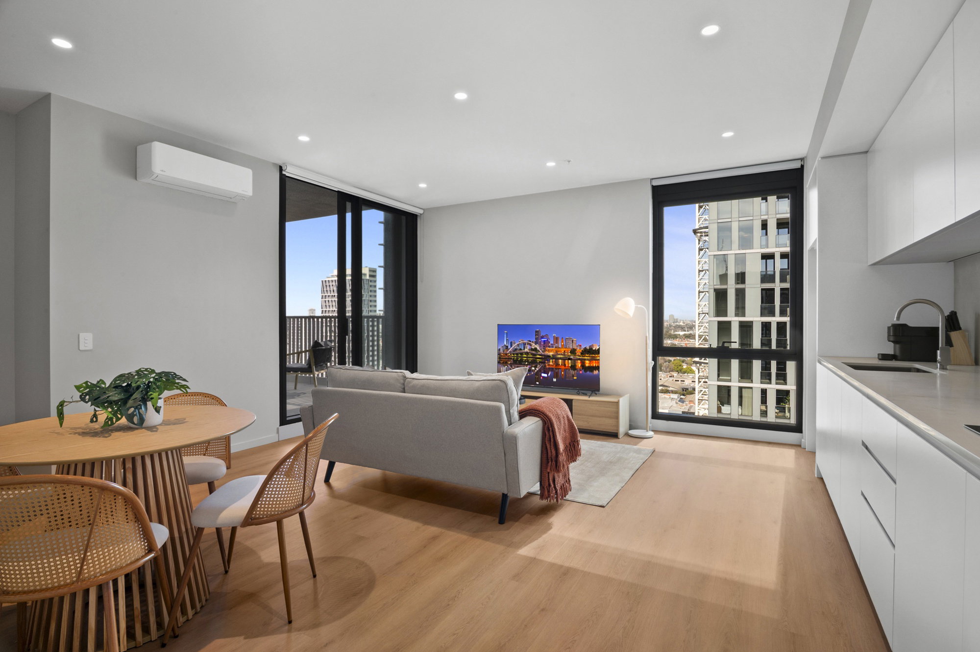 Furnished 2 Bedroom Apartment in South Melbourne