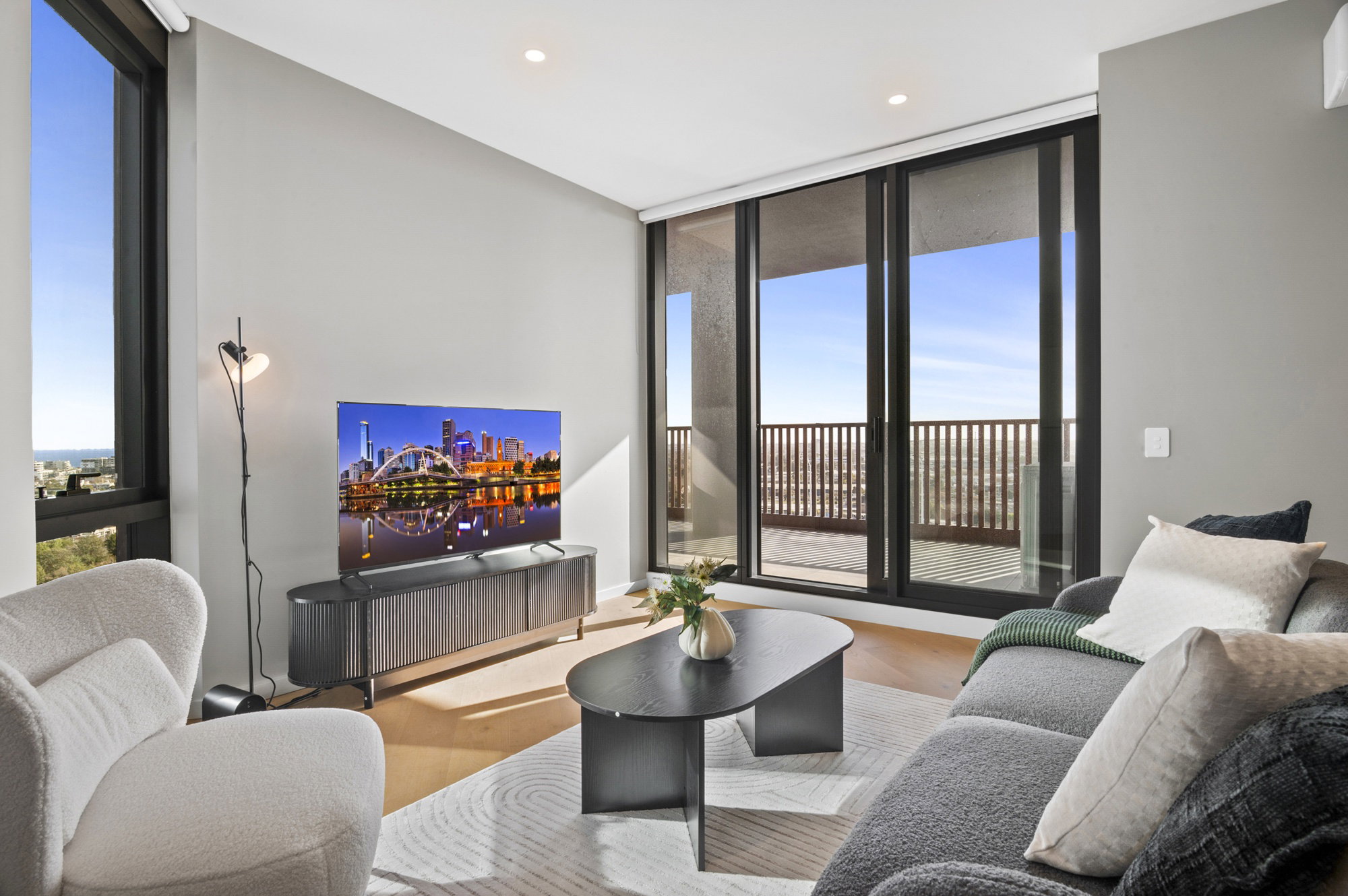 Furnished 3 Bedroom Apartment in South Melbourne