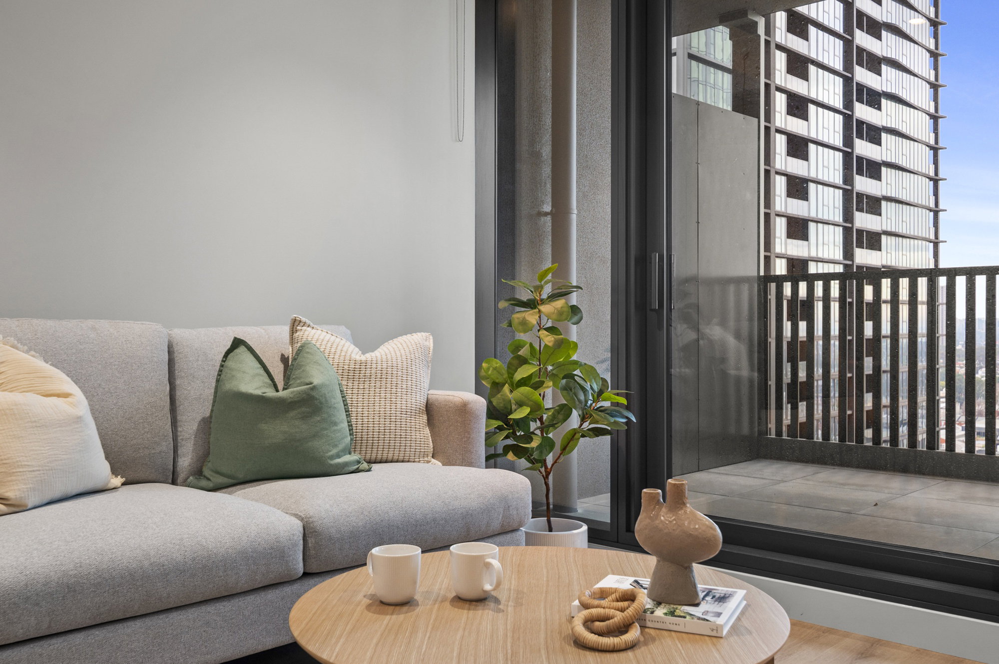 Furnished 1 Bedroom Apartment in South Melbourne