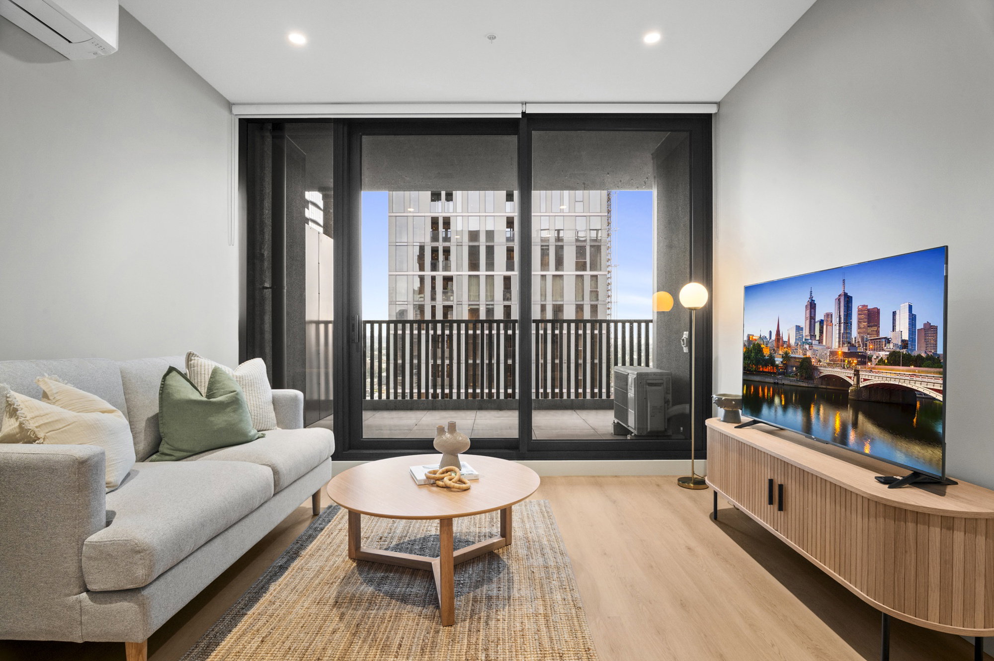 Furnished 1 Bedroom Apartment in South Melbourne