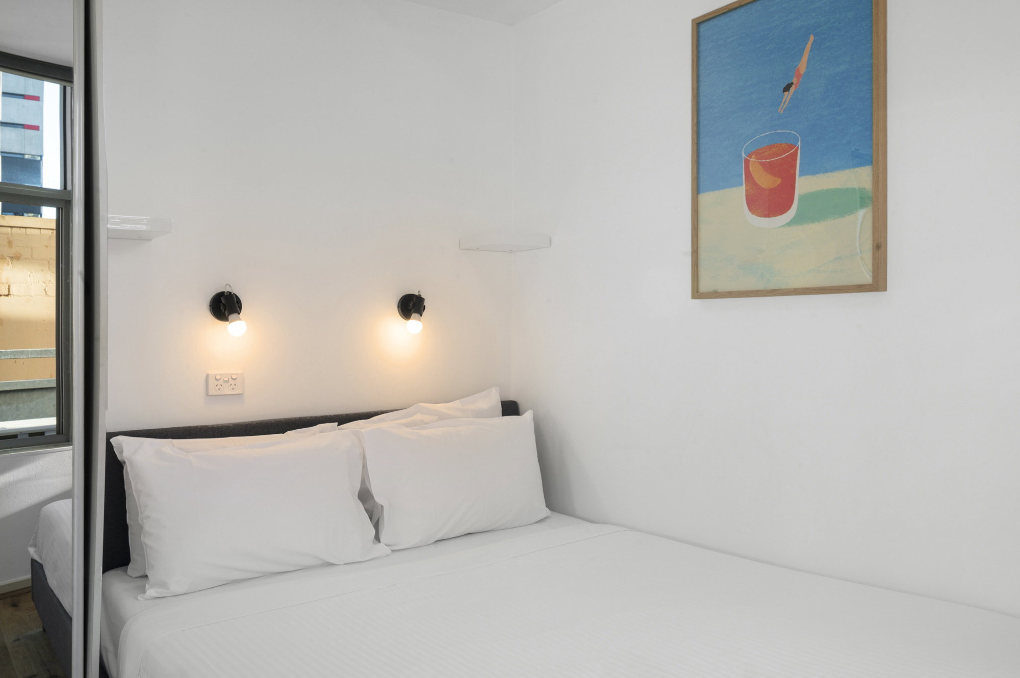 Furnished 2 Bedroom Apartment in Carlton