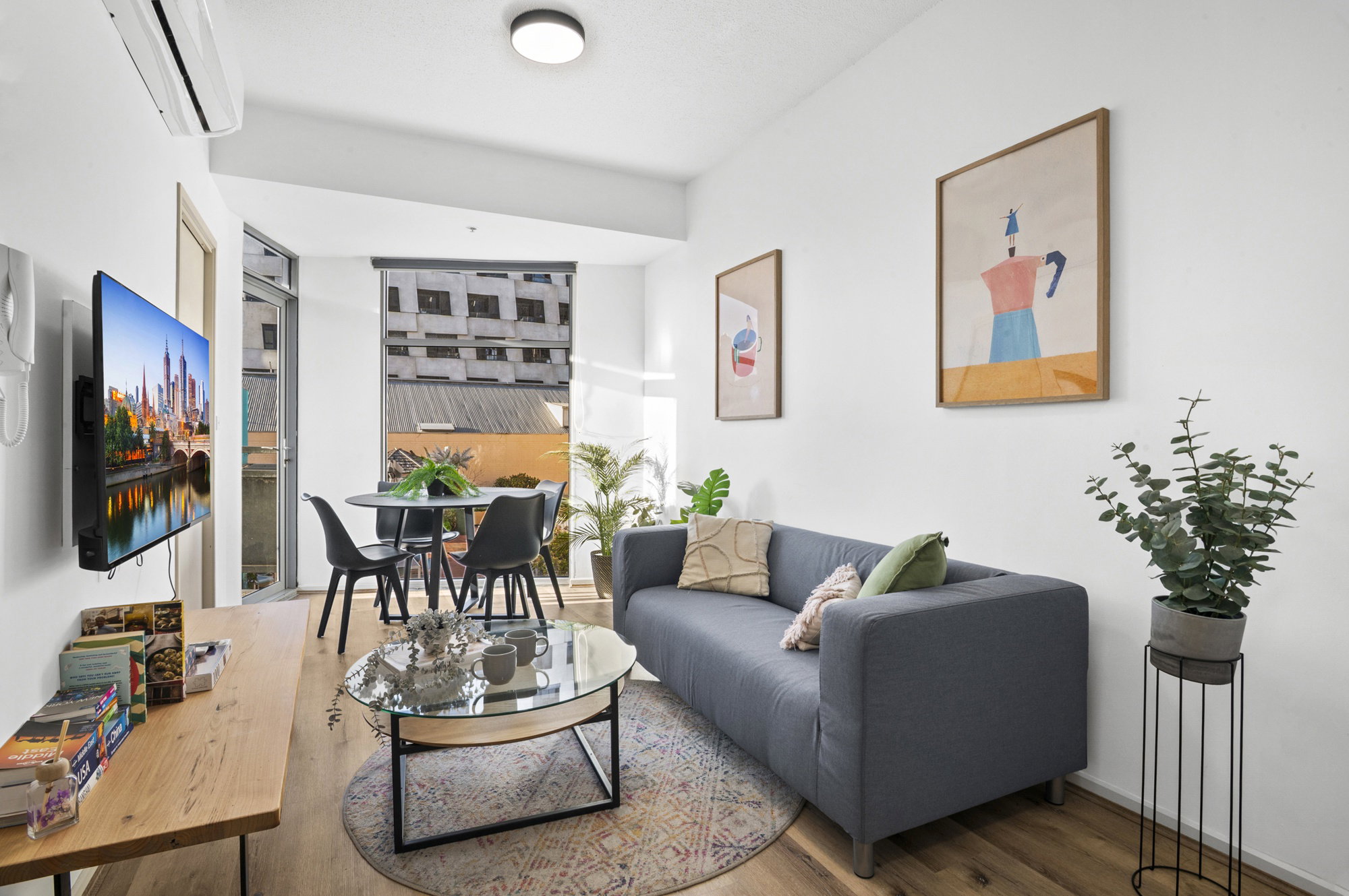 Furnished 2 Bedroom Apartment in Carlton