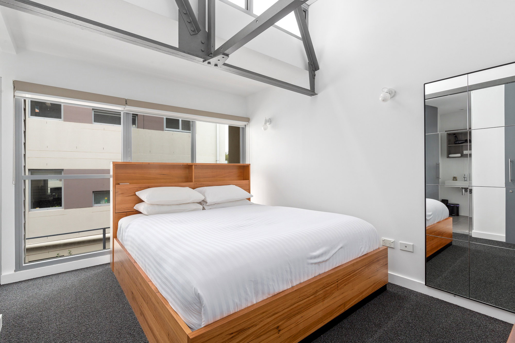 Furnished 2 Bedroom Apartment in Rosebery