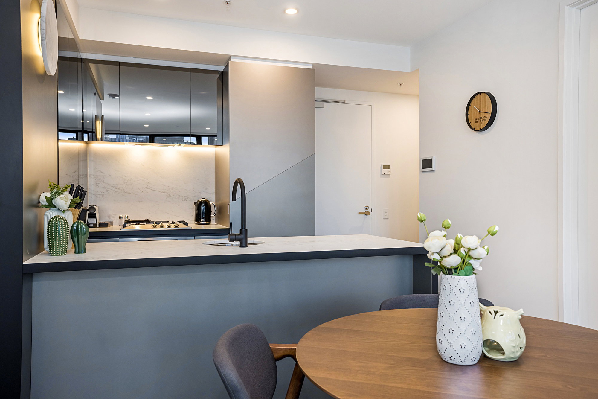Furnished 2 Bedroom Apartment in Docklands