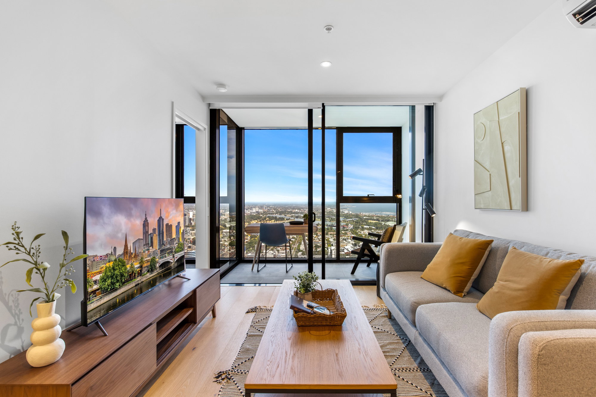 Furnished 1 Bedroom Apartment in Southbank