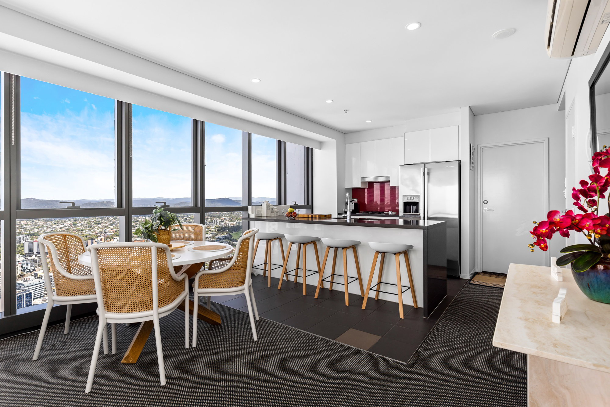 Furnished 2 Bedroom Apartment in Brisbane City