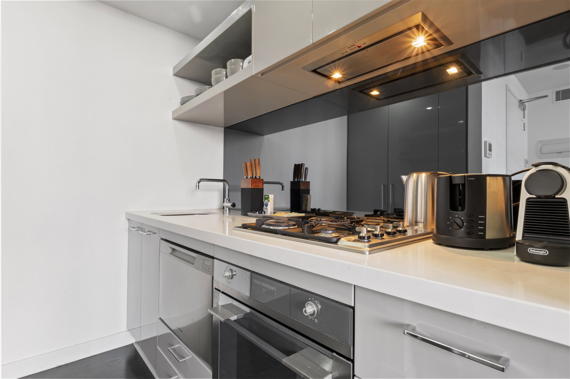 Furnished 1 Bedroom Apartment in South Melbourne