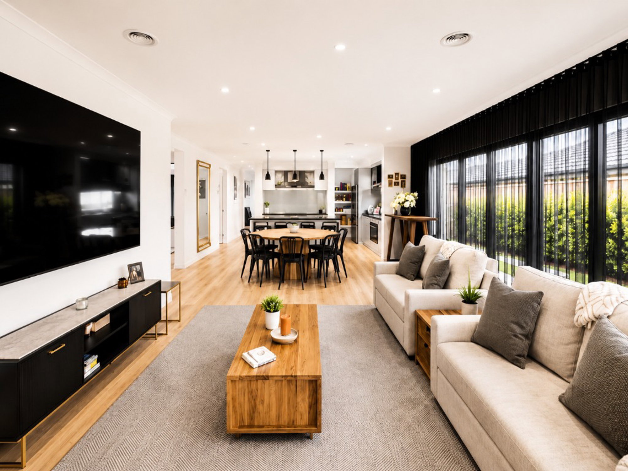 Furnished 4 Bedroom House in Manor Lakes