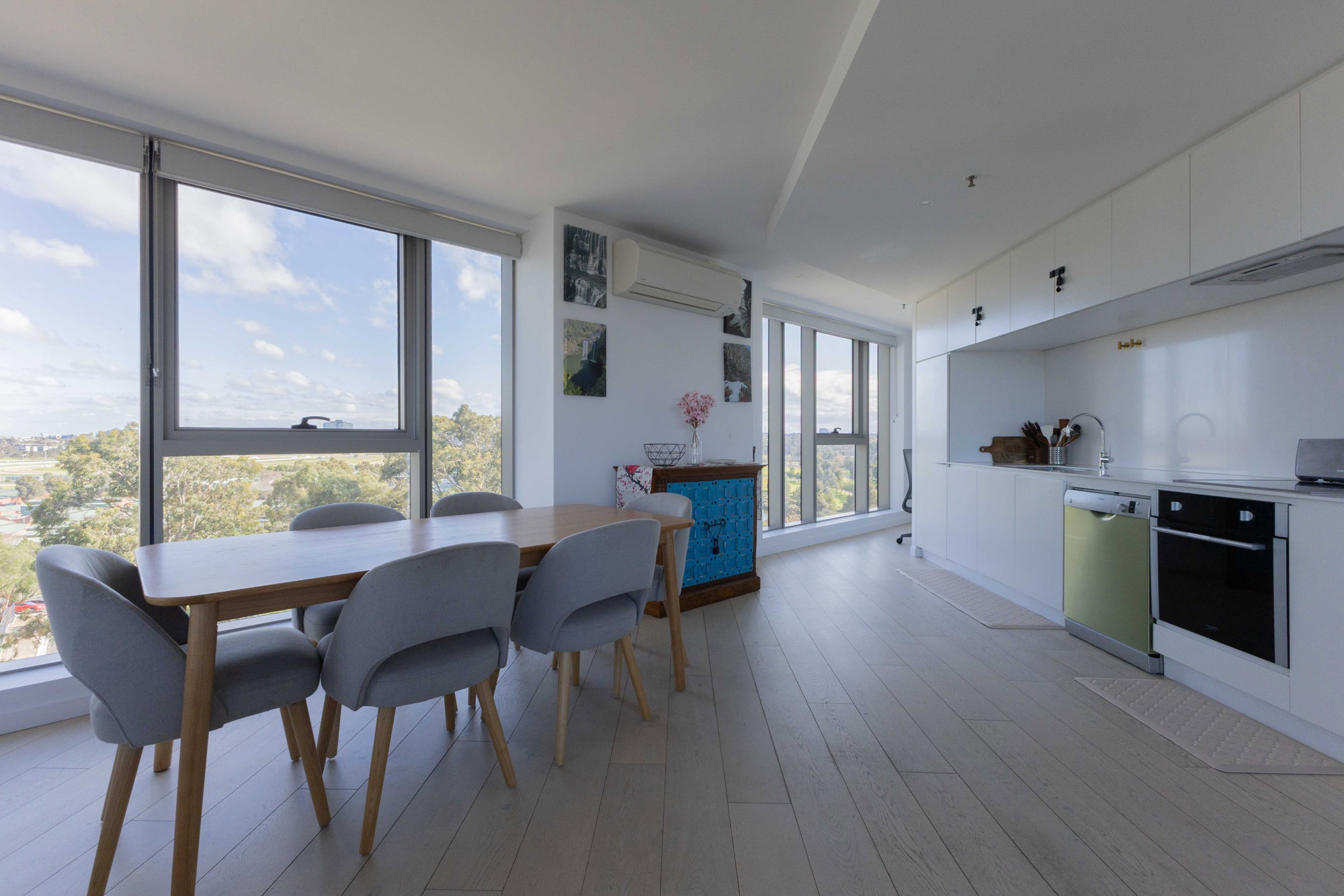 Furnished 2 Bedroom Apartment in Kensington