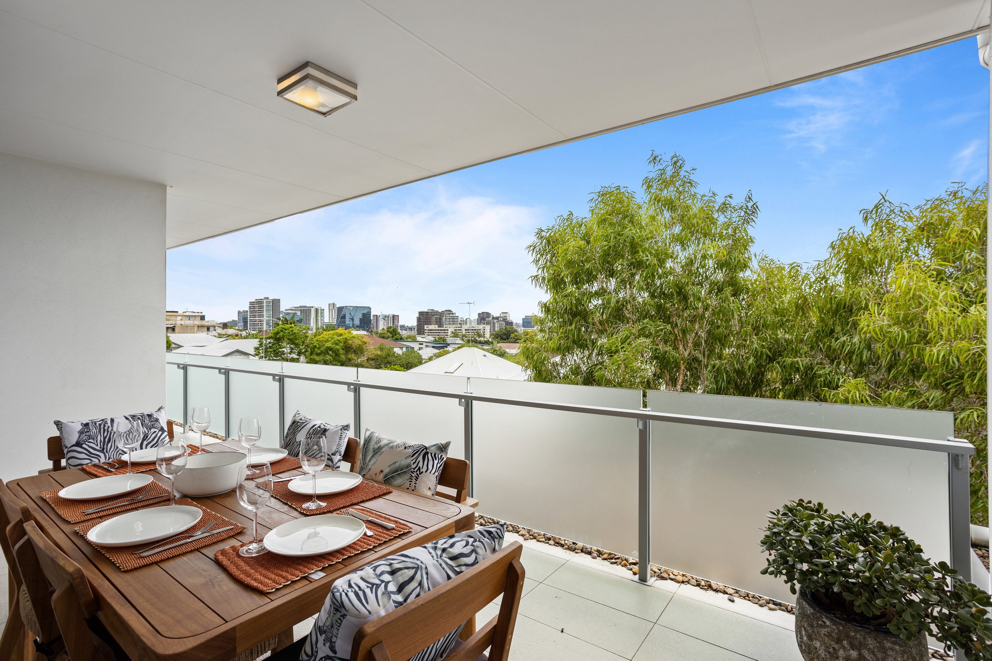 Furnished 2 Bedroom Apartment in New Farm