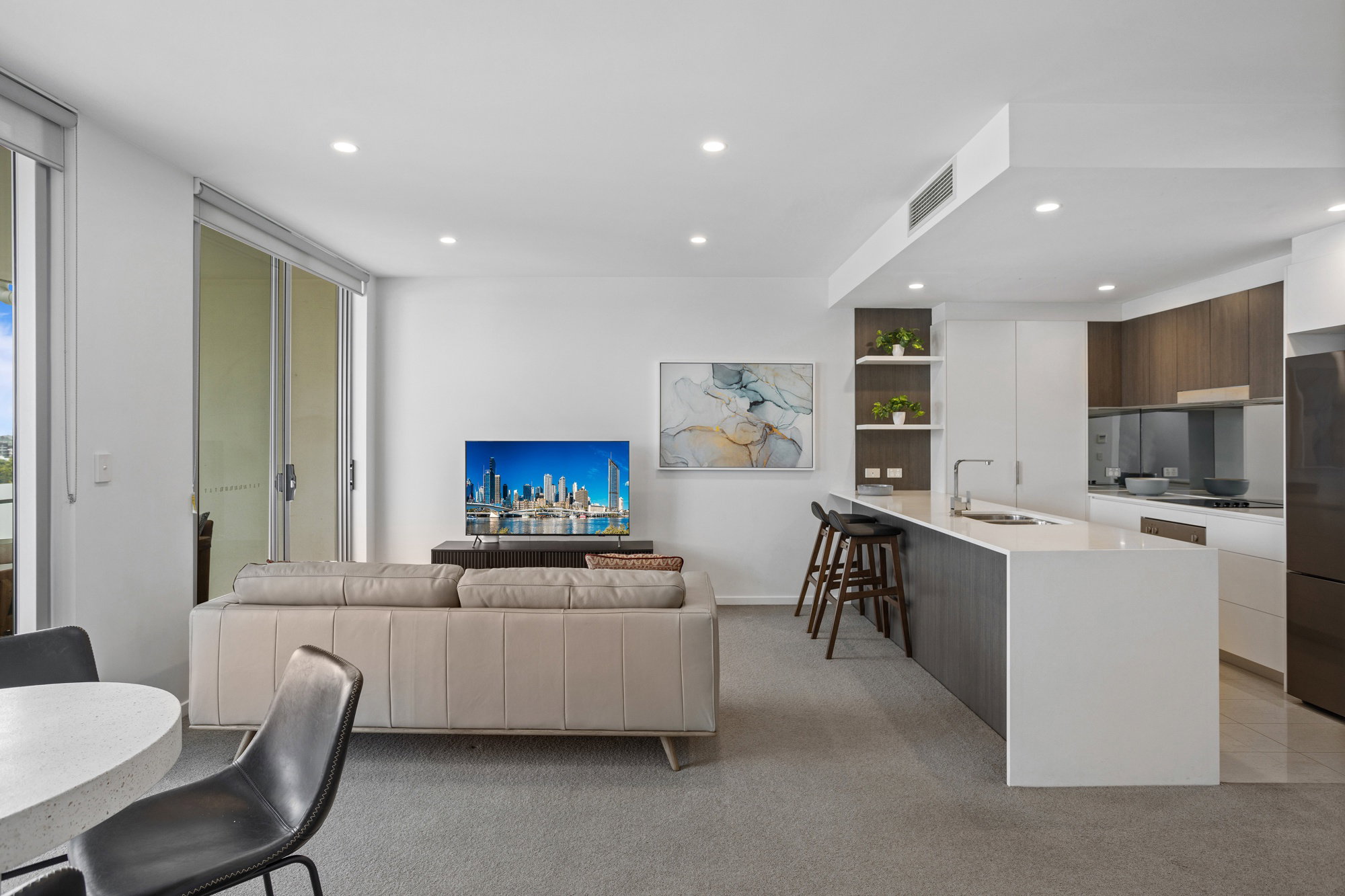 Furnished 2 Bedroom Apartment in New Farm