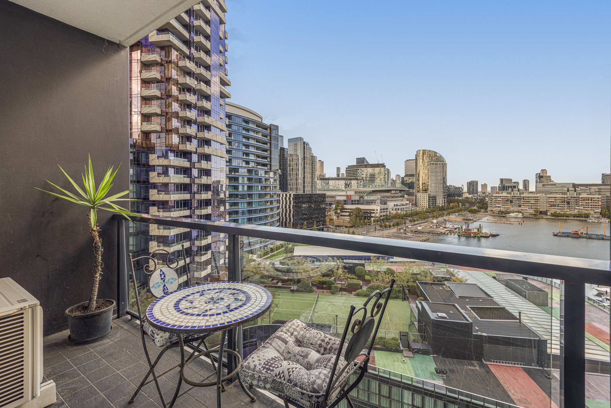 Furnished 2 Bedroom Apartment in Docklands