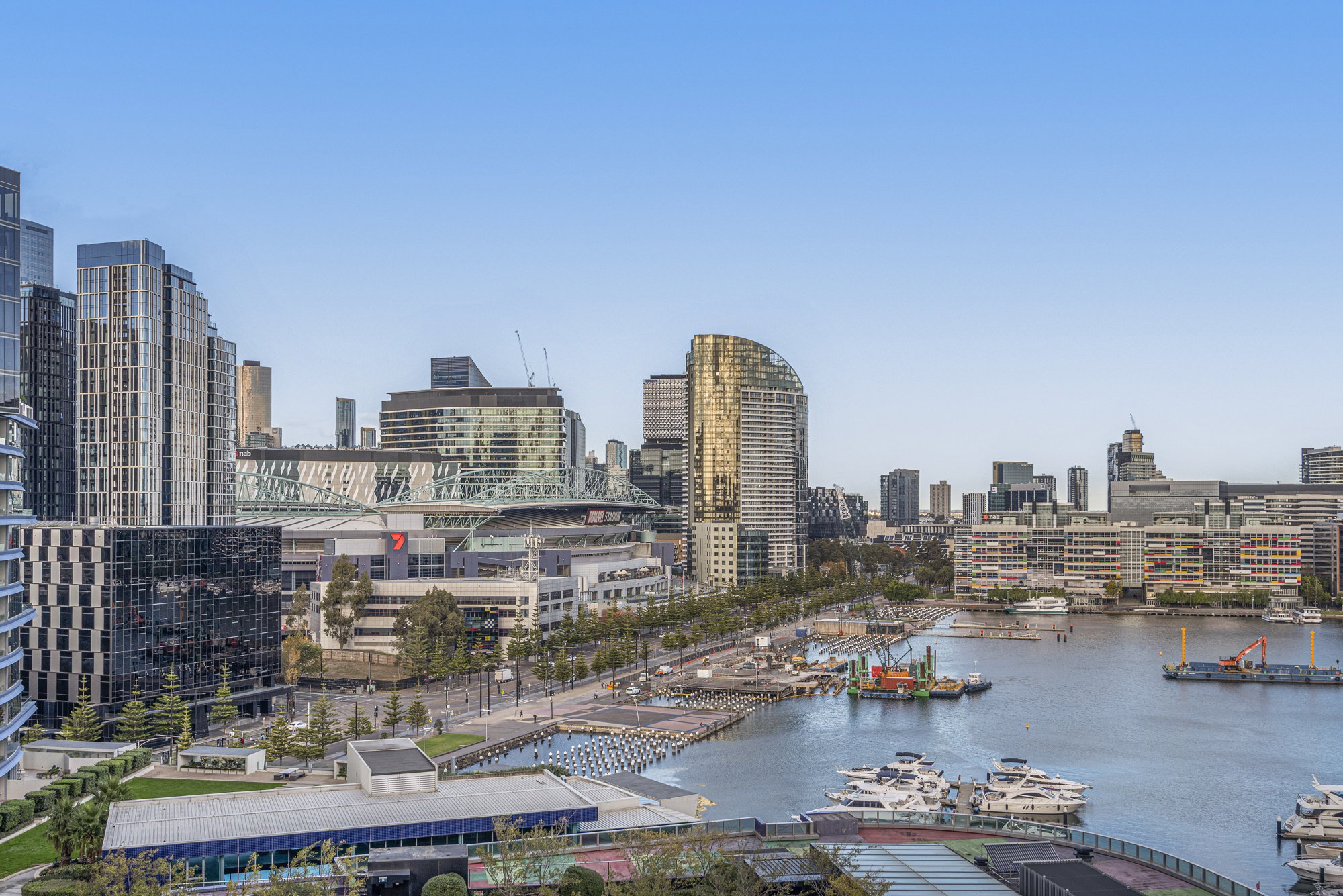 Furnished 2 Bedroom Apartment in Docklands