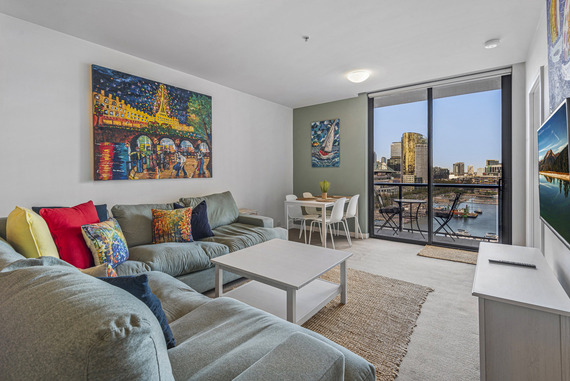 Furnished 2 Bedroom Apartment in Docklands