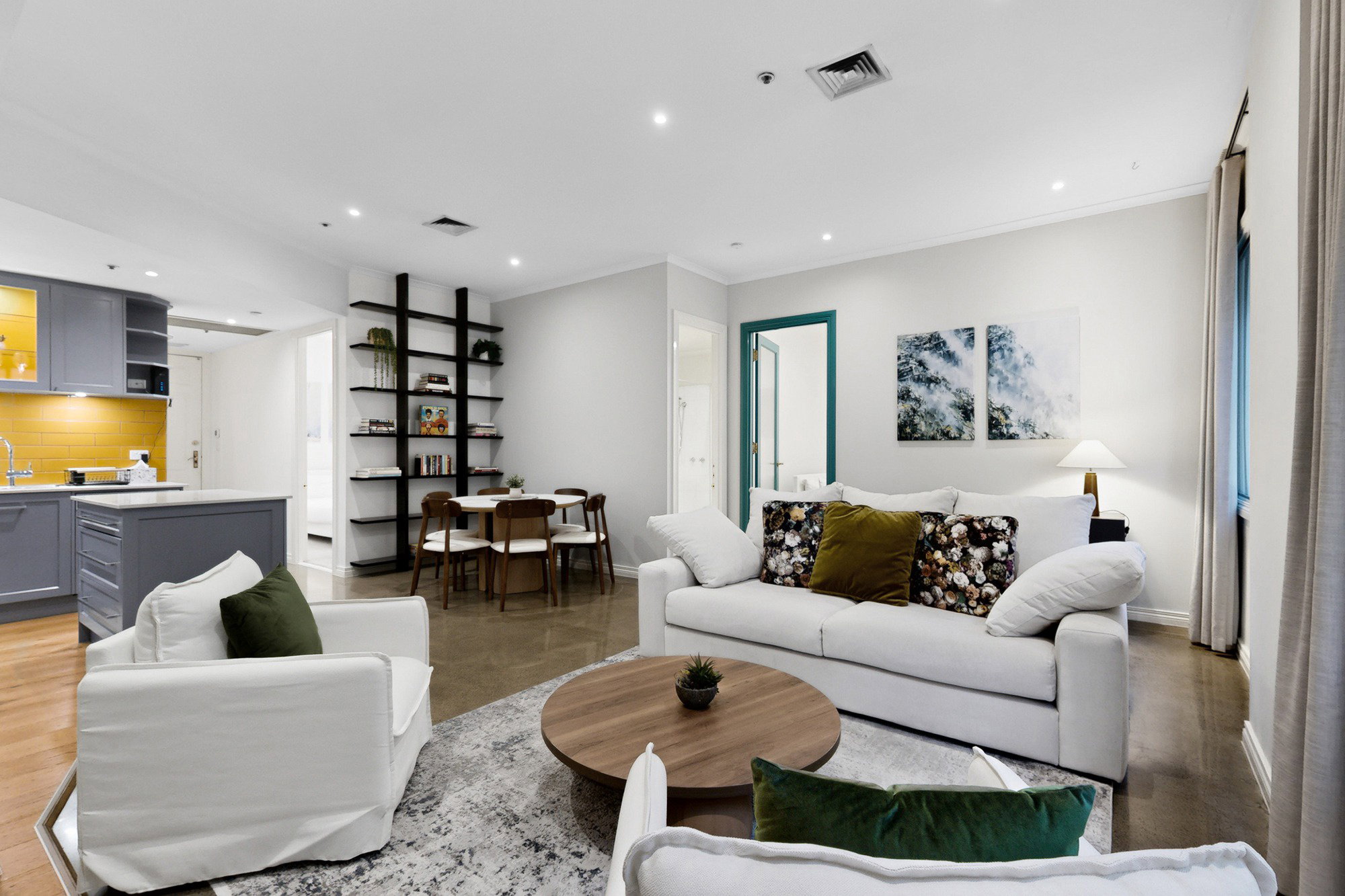 Furnished 3 Bedroom Apartment in Melbourne