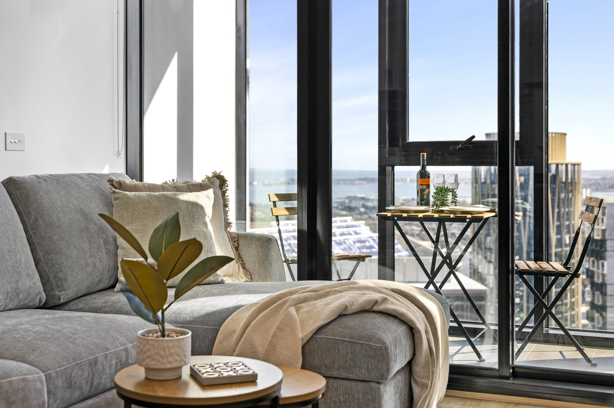 Furnished 2 Bedroom Apartment in Southbank