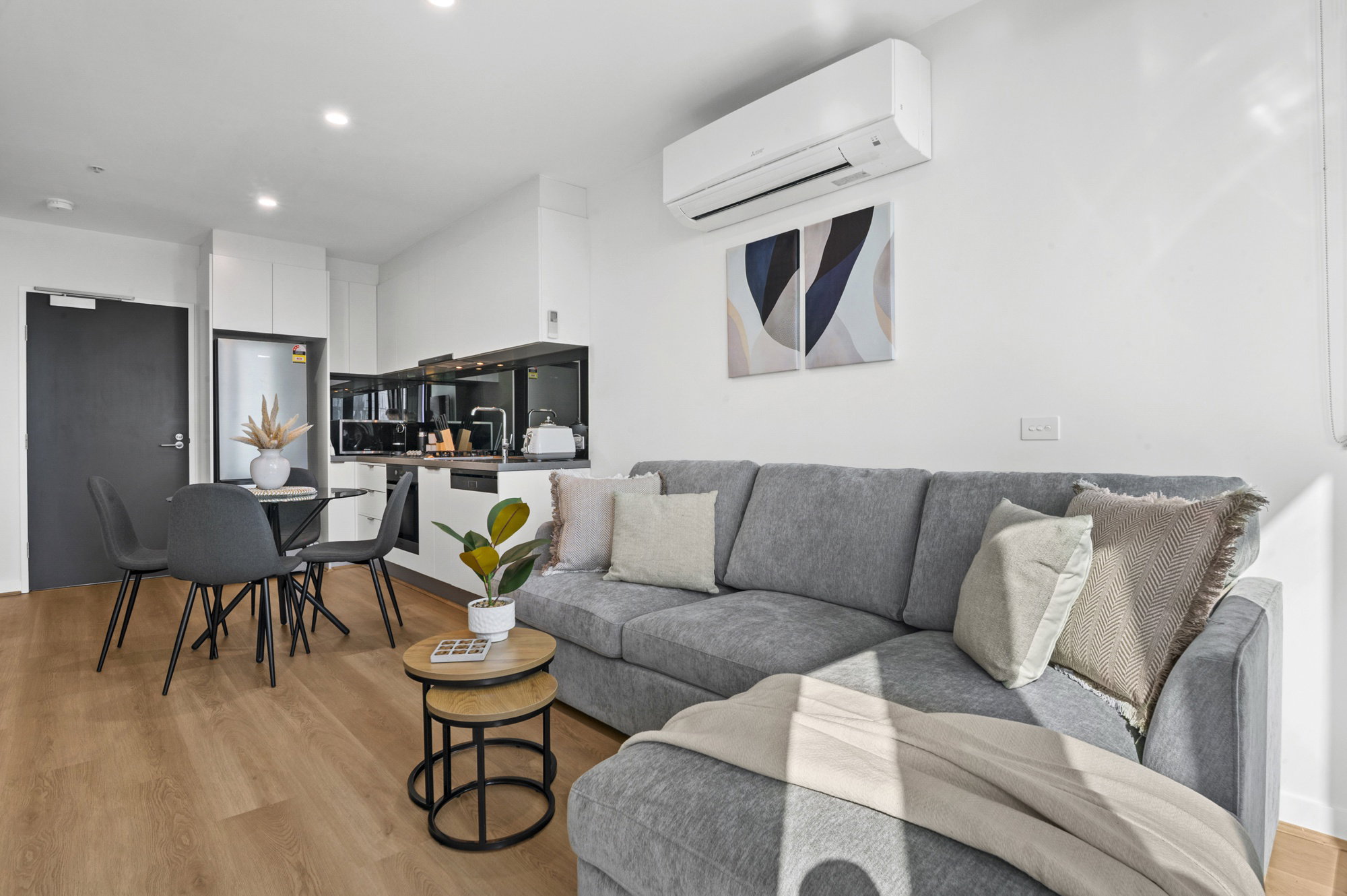 Furnished 2 Bedroom Apartment in Southbank