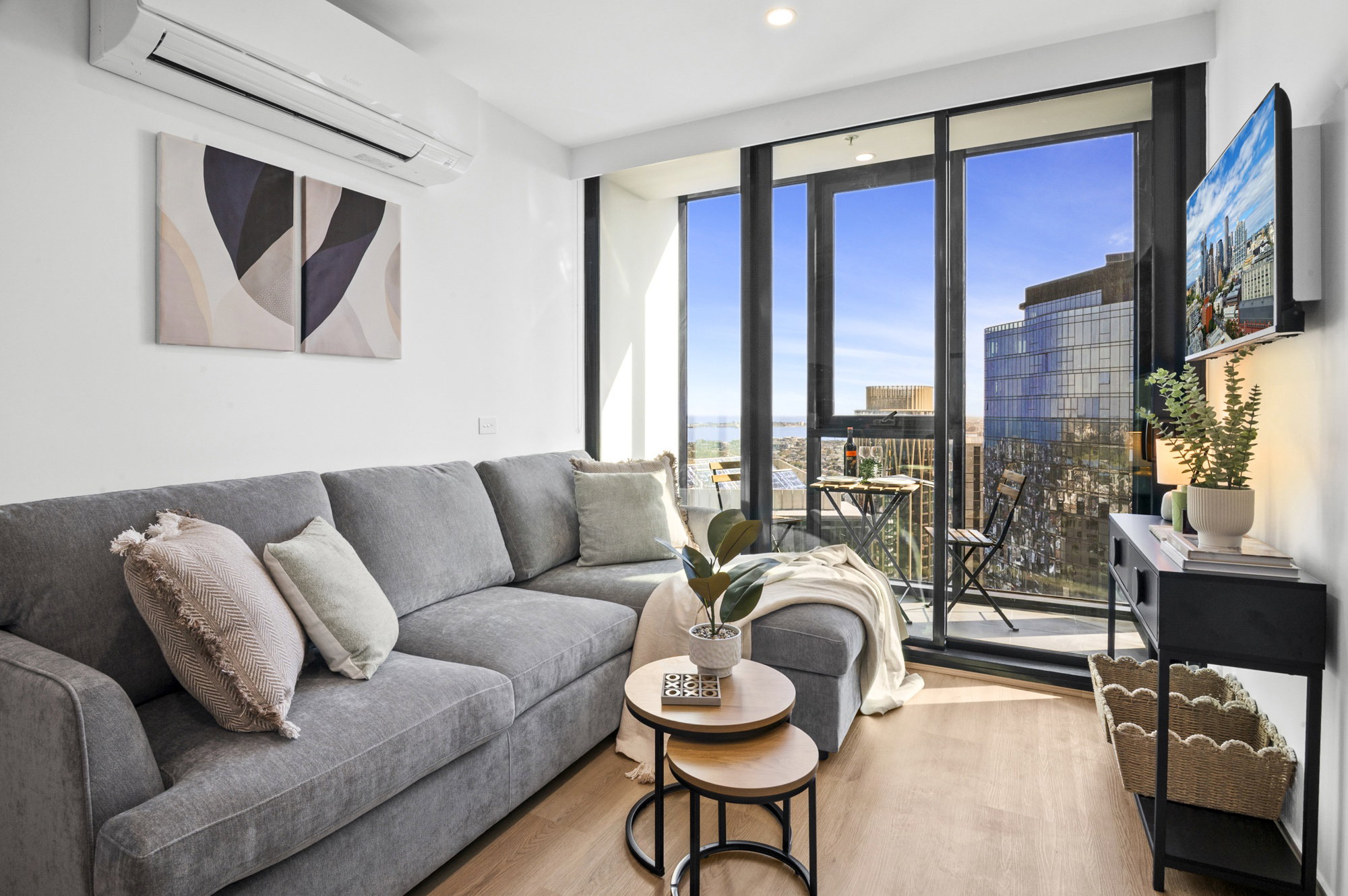Furnished 2 Bedroom Apartment in Southbank