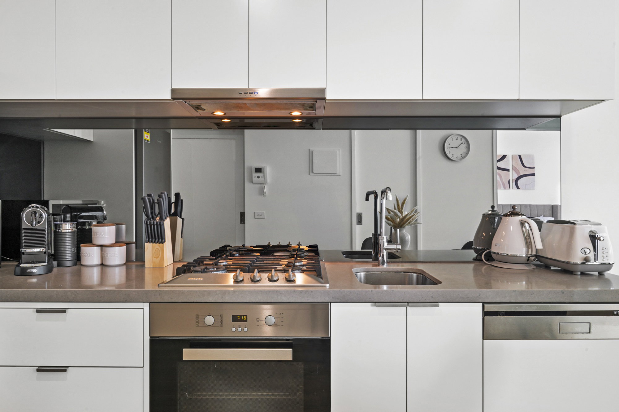 Furnished 2 Bedroom Apartment in Southbank