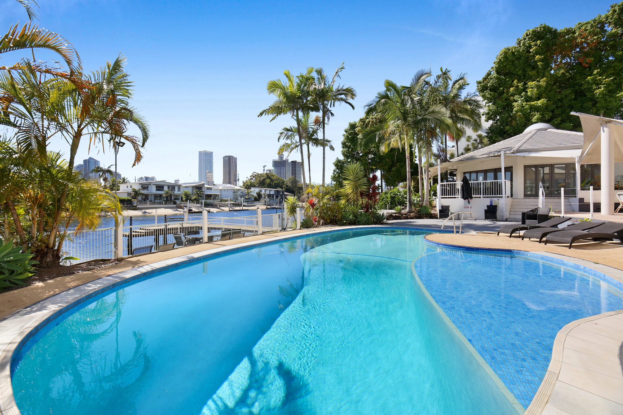 Furnished 2 Bedroom Apartment in Broadbeach Waters