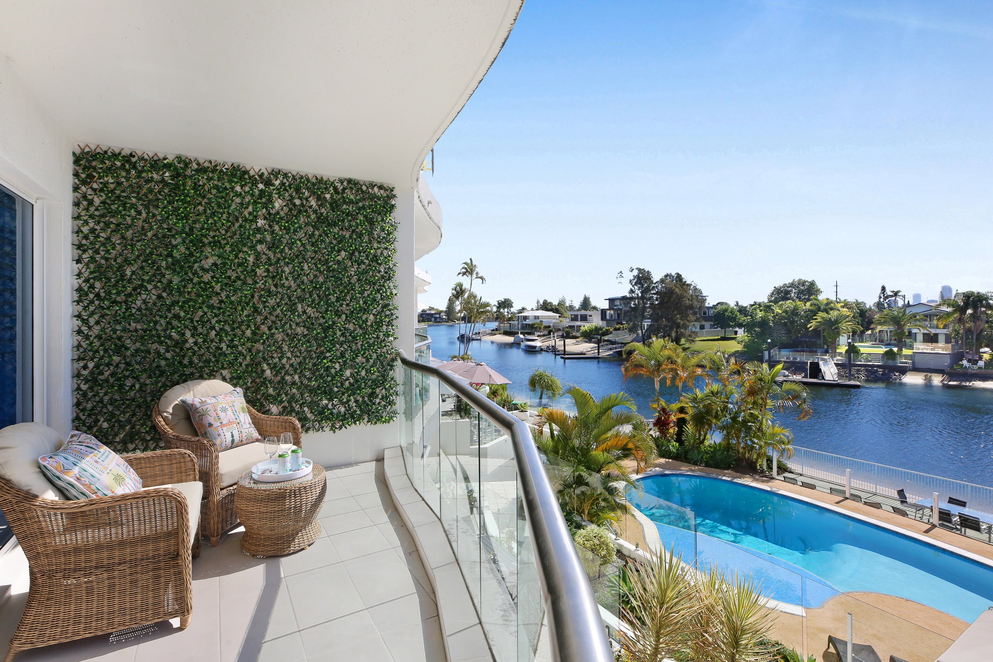 Furnished 2 Bedroom Apartment in Broadbeach Waters