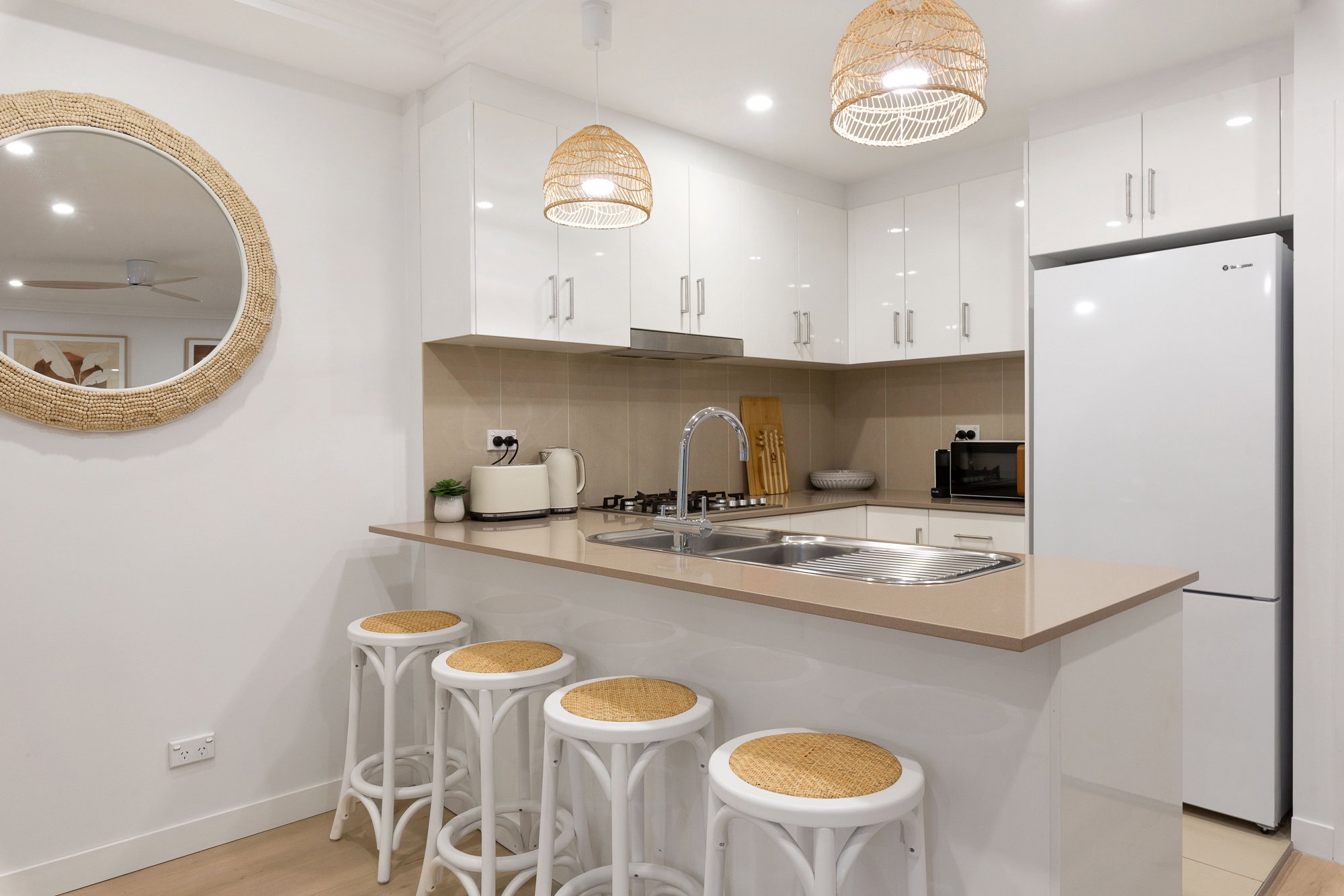 Furnished 1 Bedroom Apartment in Narrabeen