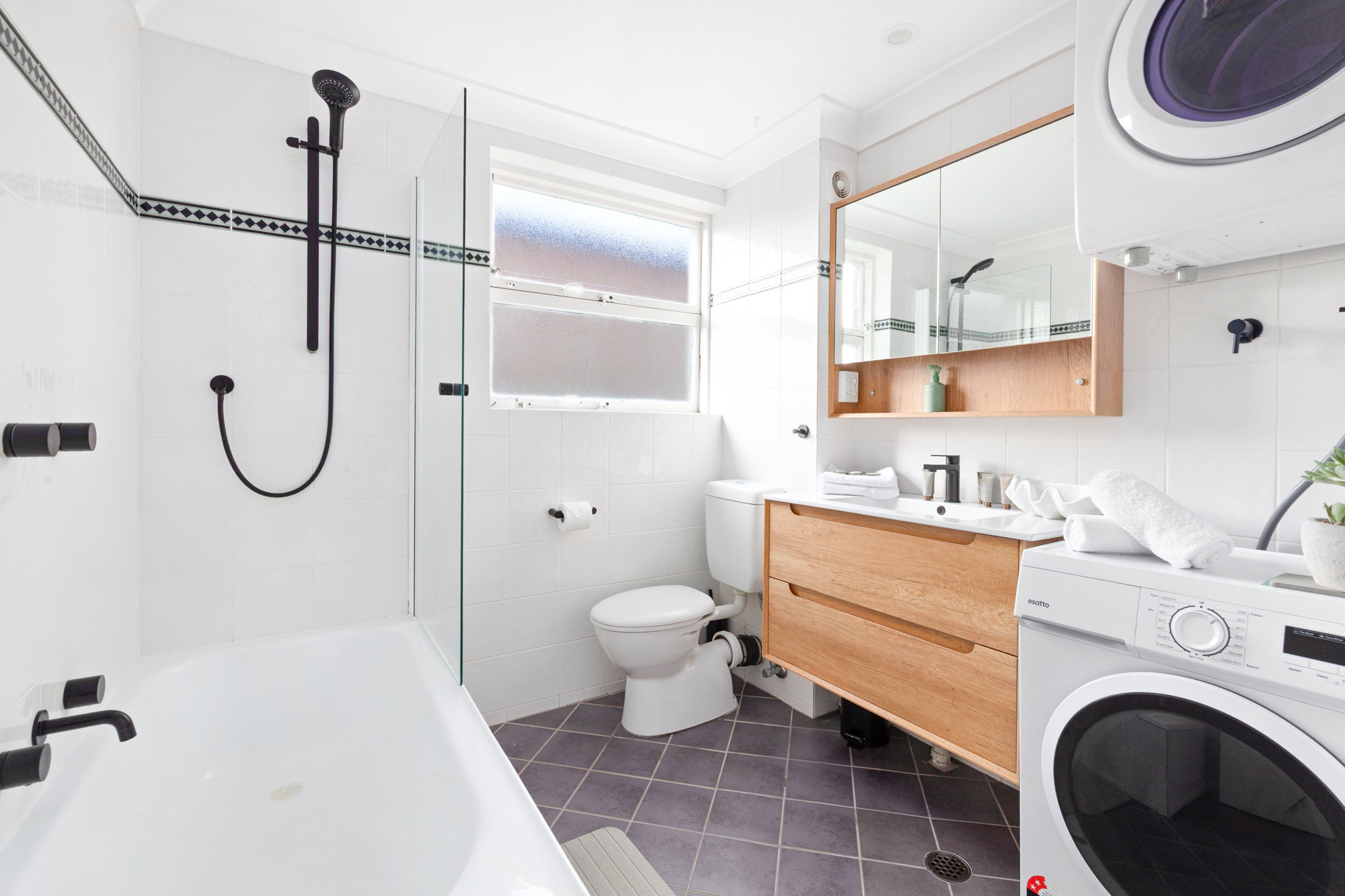 Furnished 2 Bedroom Apartment in Vaucluse