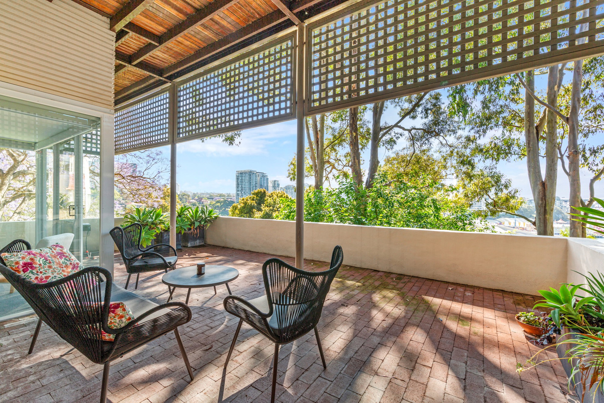 Furnished 2 Bedroom Apartment in McMahons Point