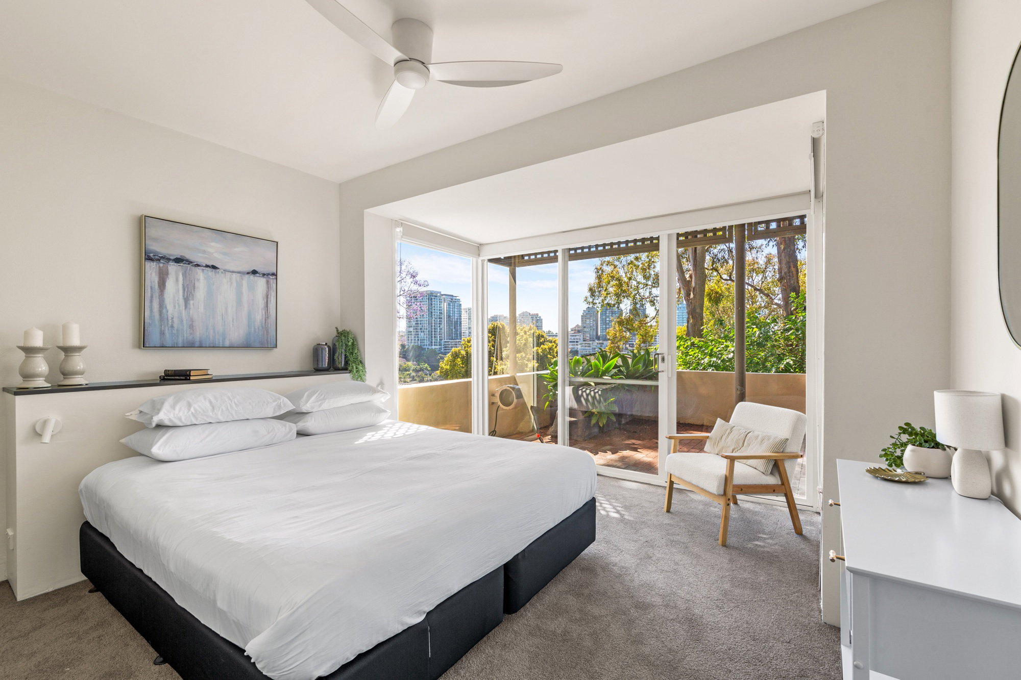 Furnished 2 Bedroom Apartment in McMahons Point