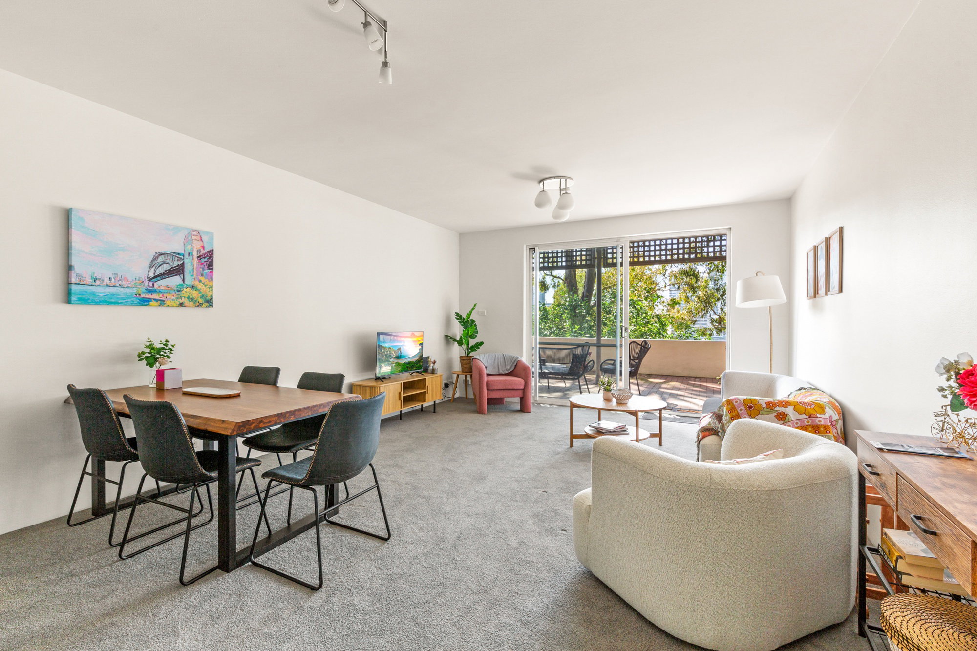 Furnished 2 Bedroom Apartment in McMahons Point