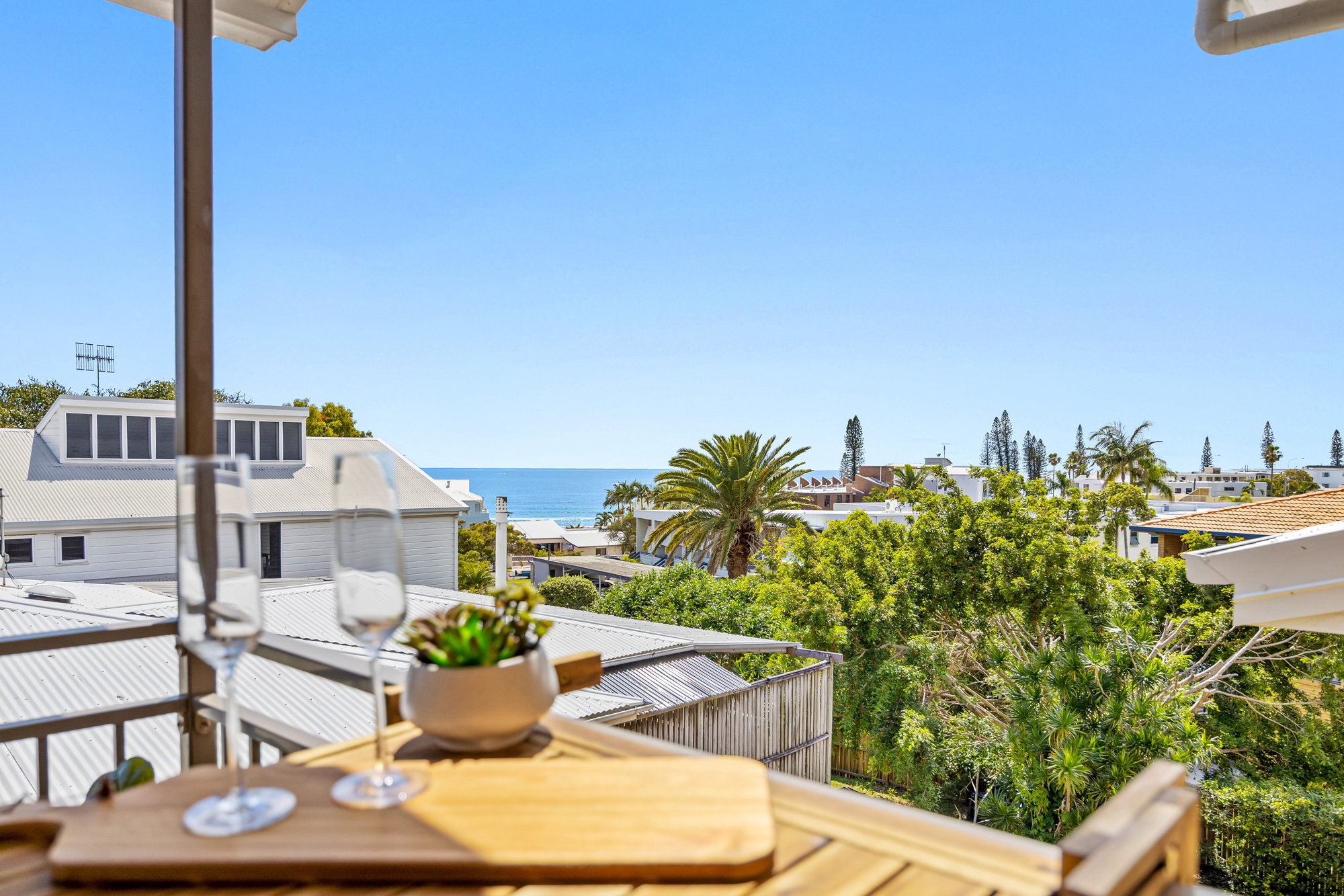 Furnished 2 Bedroom Apartment in Alexandra Headland